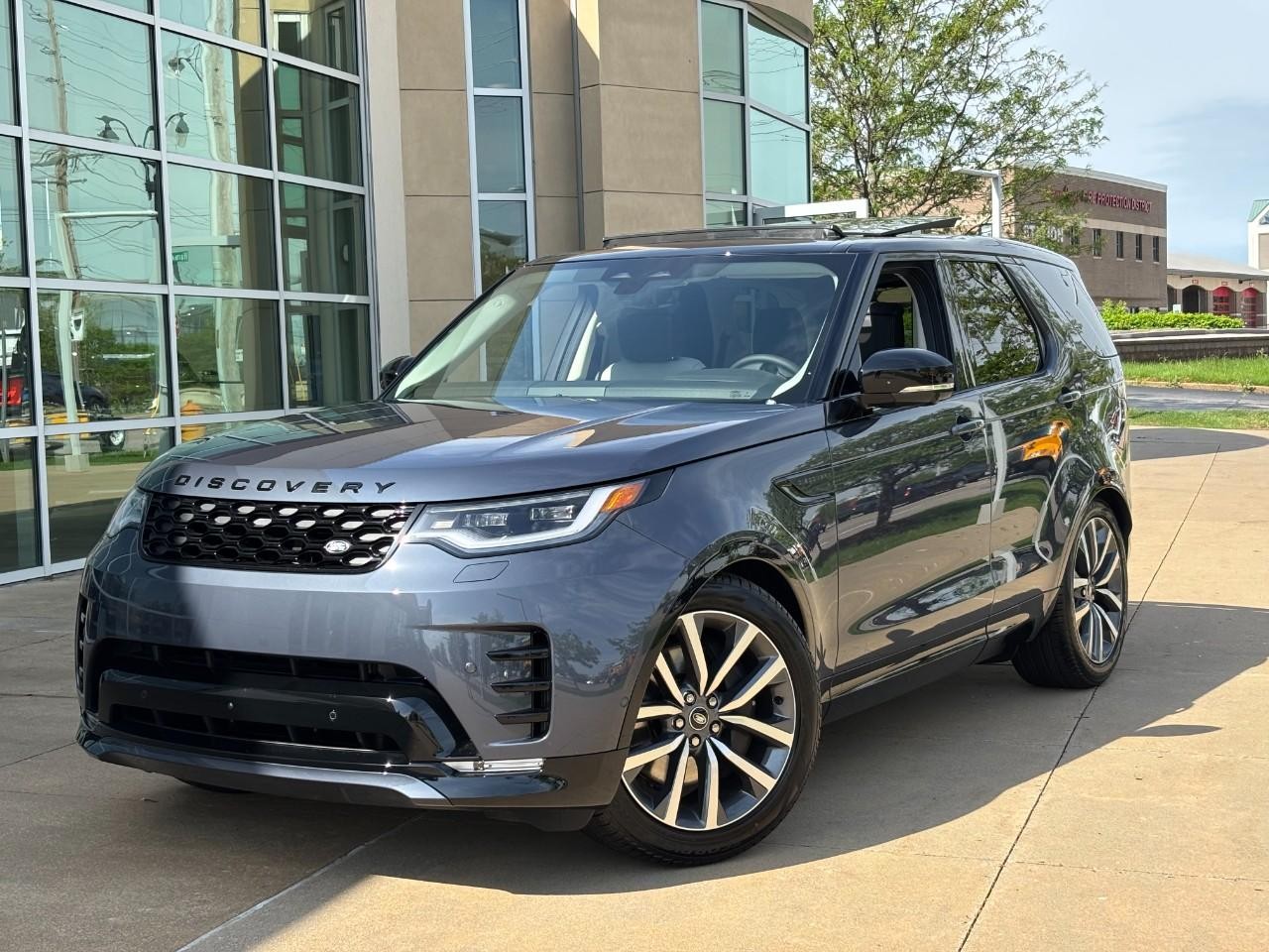 Land Rover Discovery Vehicle Full-screen Gallery Image 2