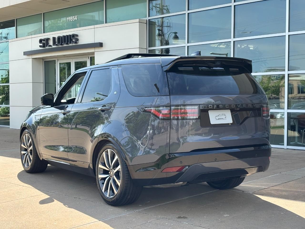 Land Rover Discovery Vehicle Full-screen Gallery Image 4