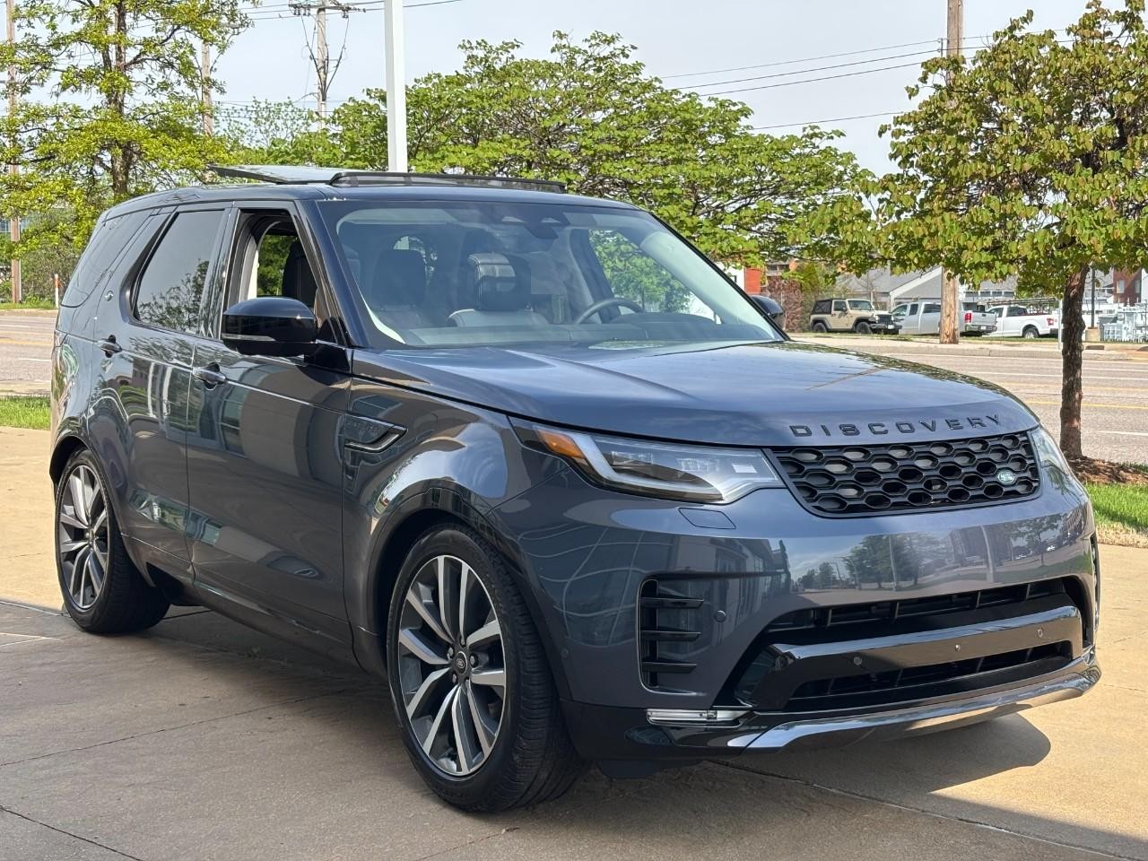 Land Rover Discovery Vehicle Full-screen Gallery Image 7