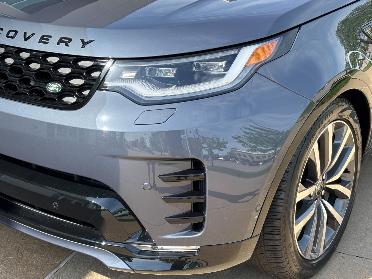 Land Rover Discovery Vehicle Full-screen Gallery Image 10