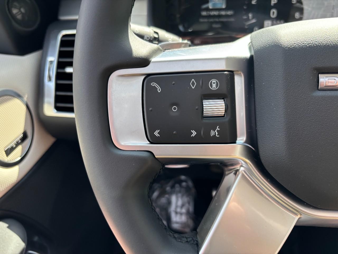 Land Rover Discovery Vehicle Full-screen Gallery Image 22