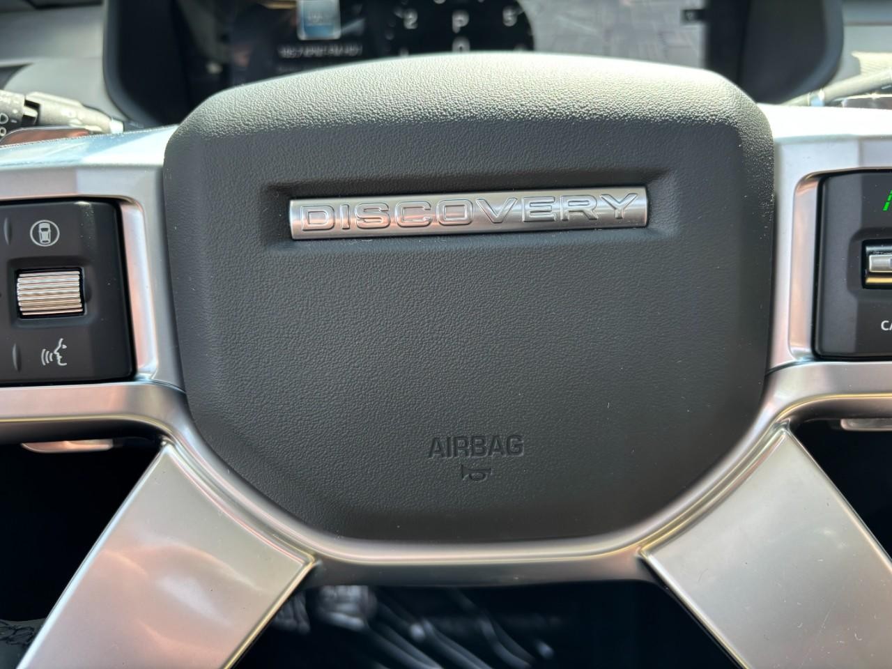 Land Rover Discovery Vehicle Full-screen Gallery Image 23