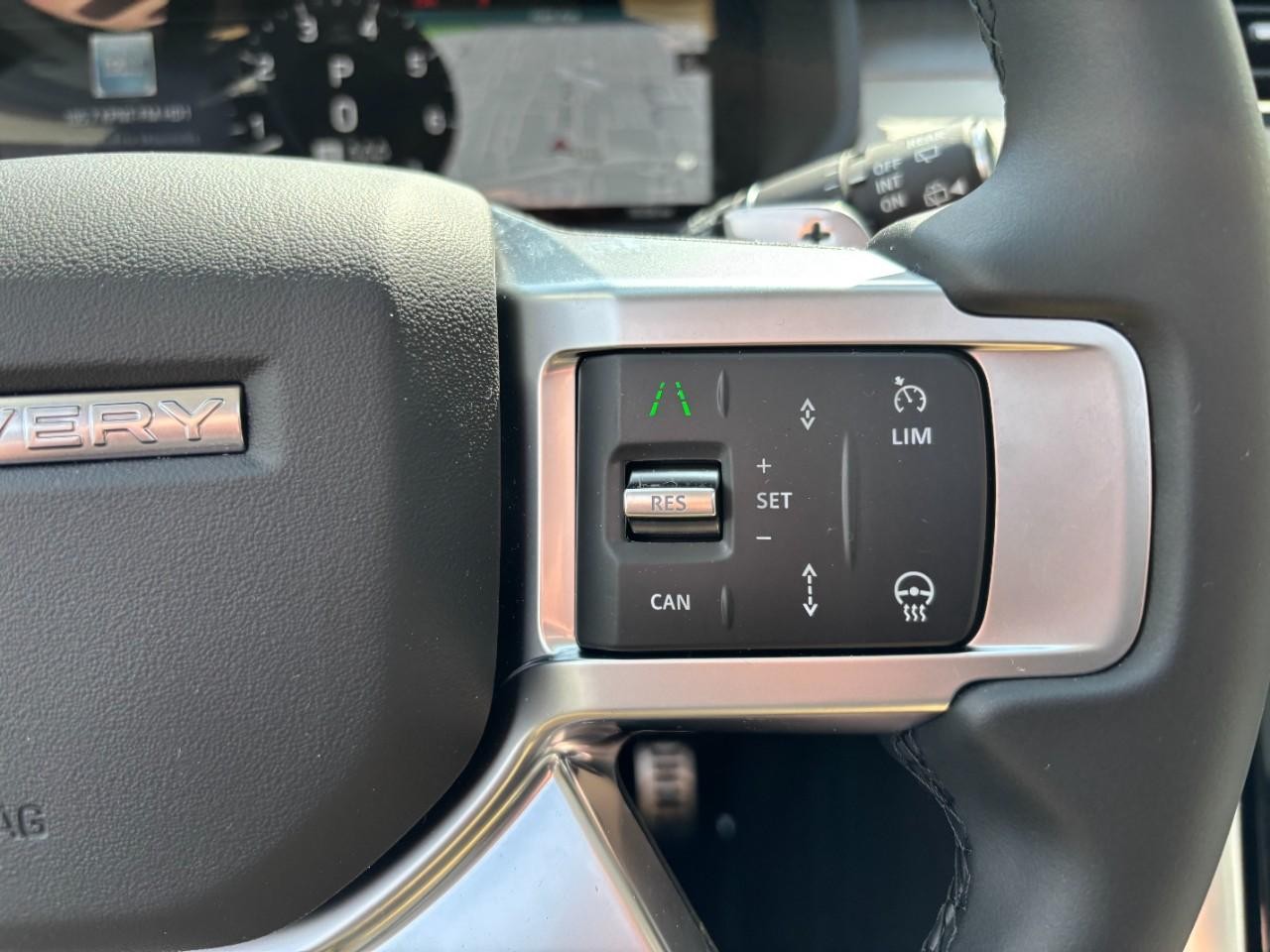 Land Rover Discovery Vehicle Full-screen Gallery Image 24