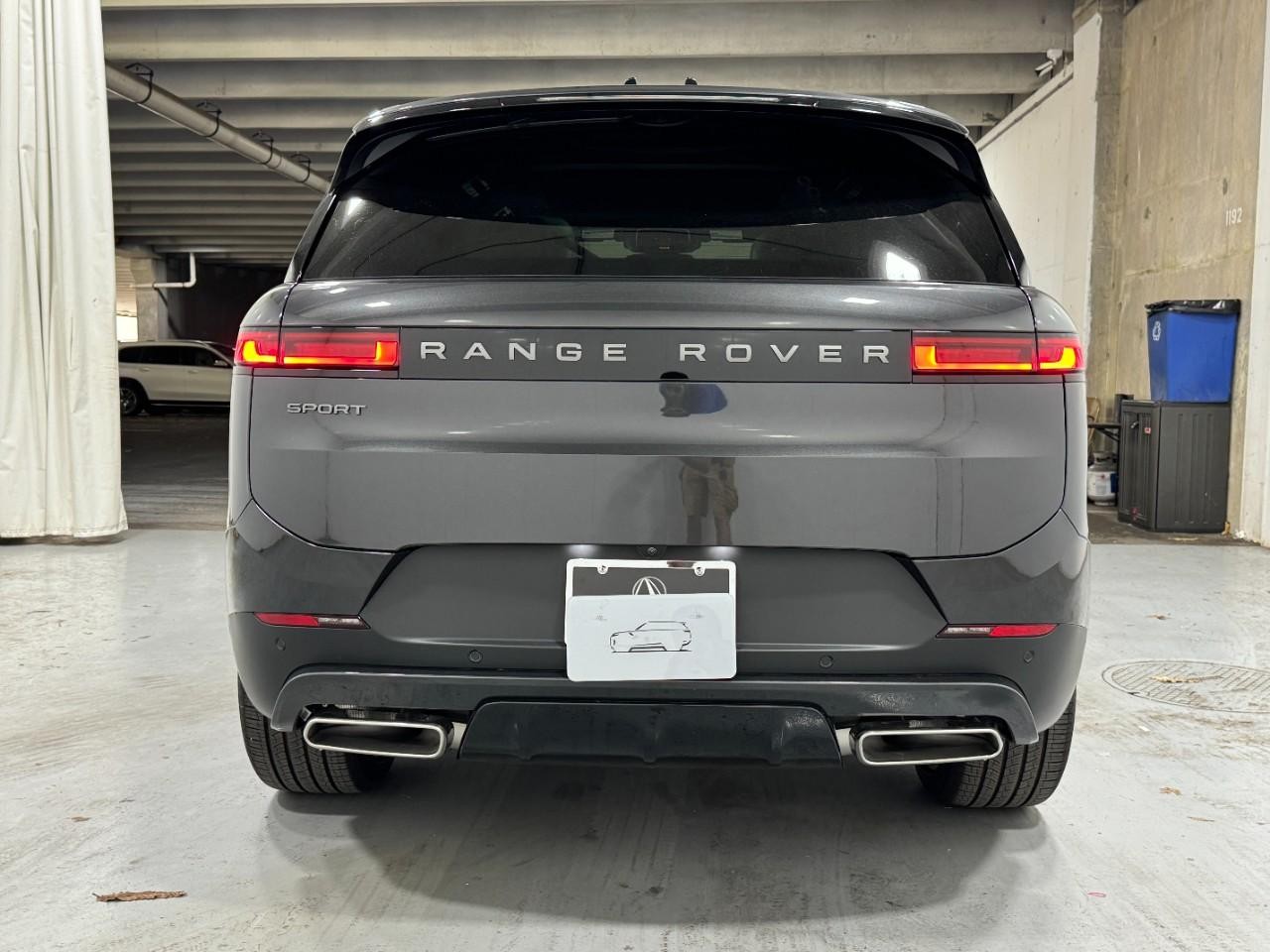 Land Rover Range Rover Sport Vehicle Full-screen Gallery Image 12