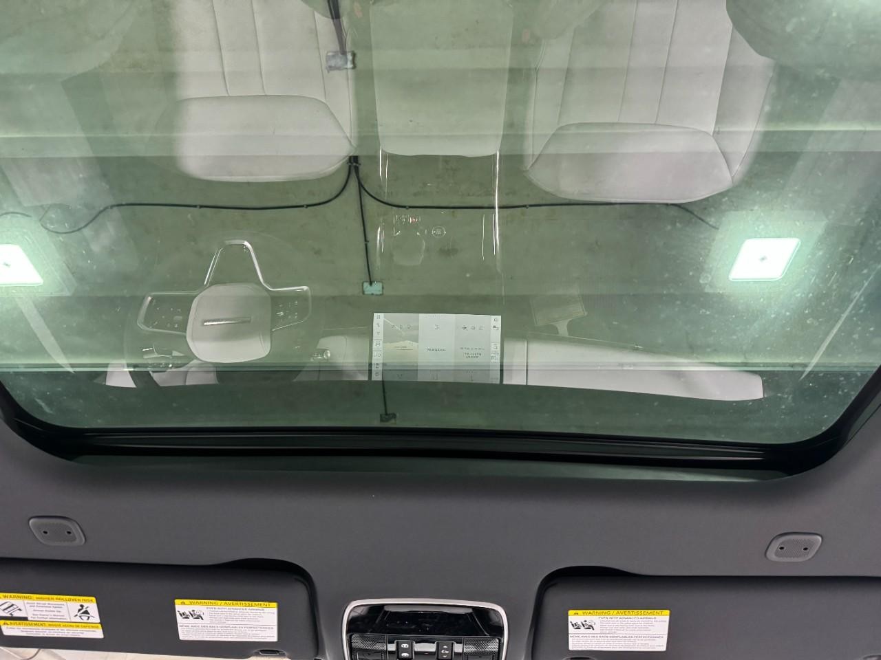 Land Rover Range Rover Sport Vehicle Full-screen Gallery Image 15