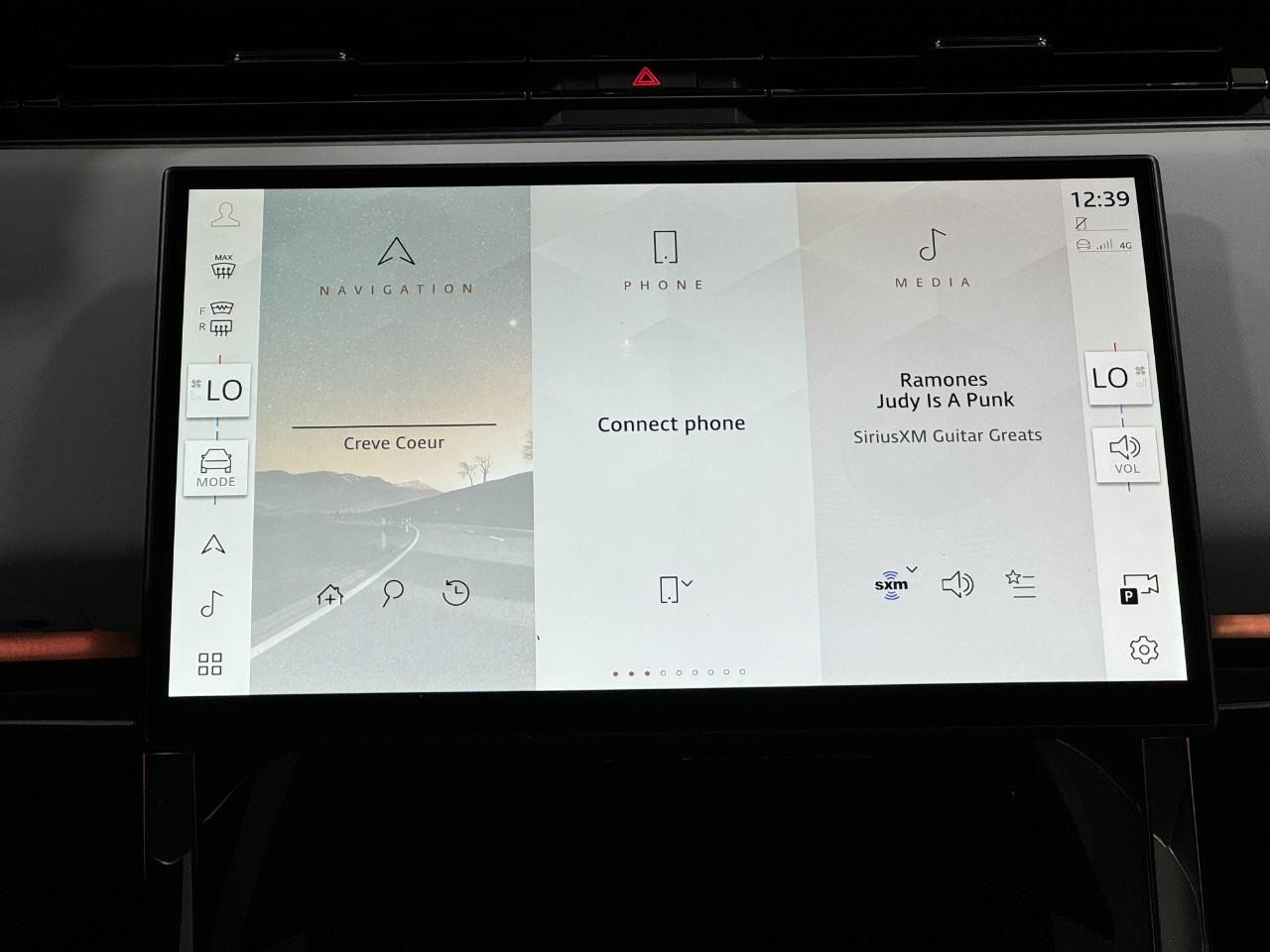 Land Rover Range Rover Sport Vehicle Full-screen Gallery Image 18