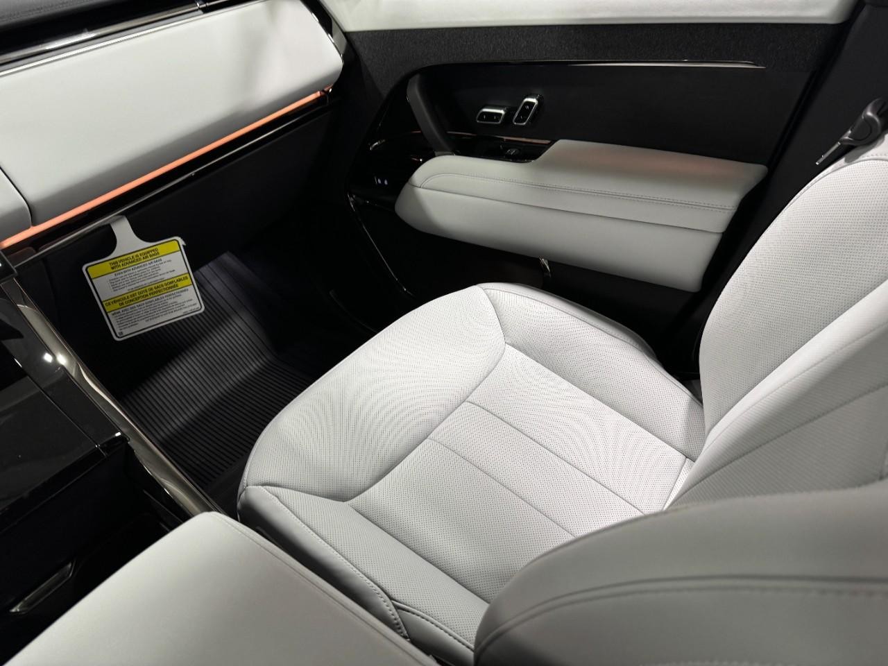 Land Rover Range Rover Sport Vehicle Full-screen Gallery Image 20