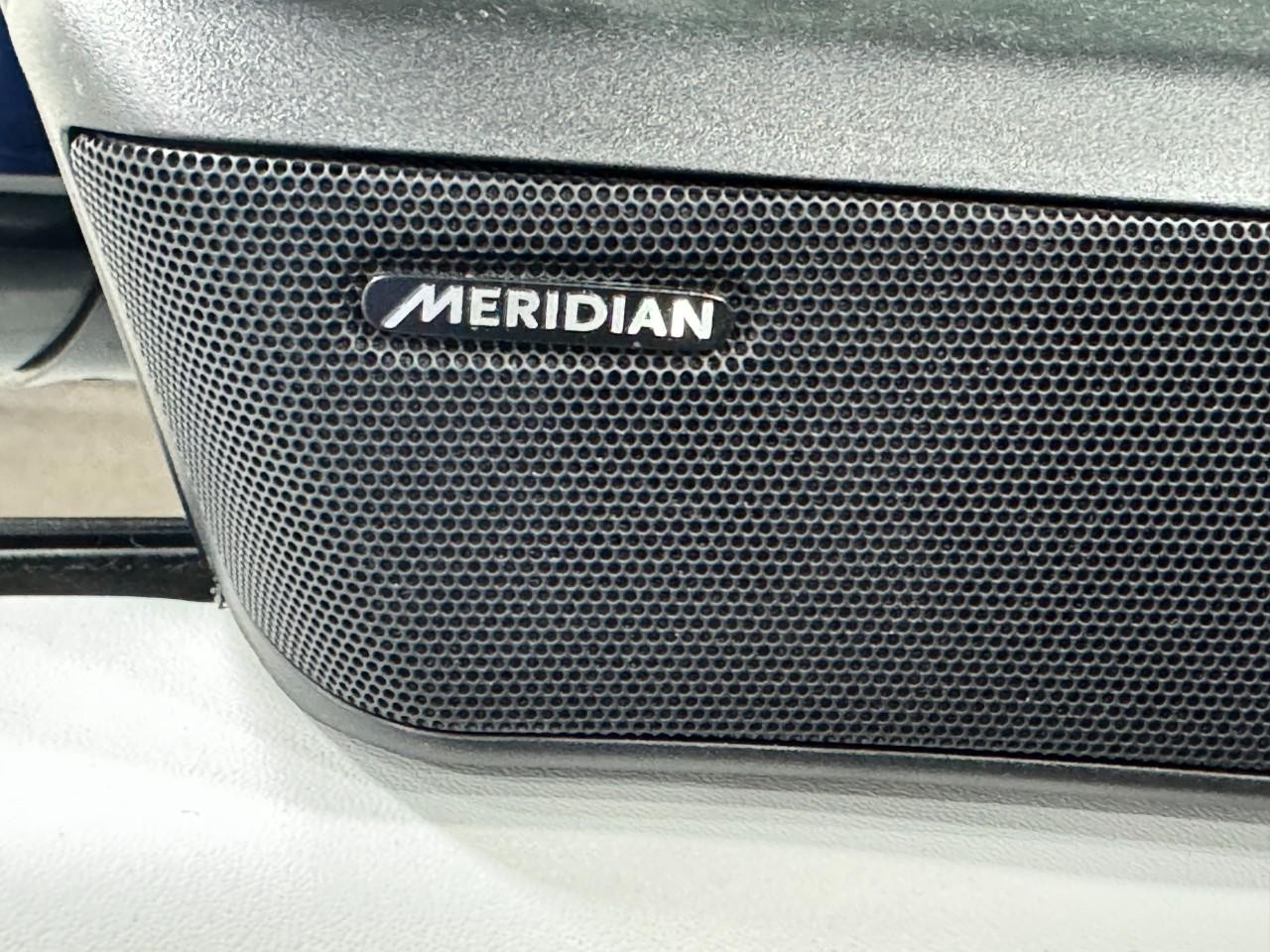 Land Rover Range Rover Sport Vehicle Full-screen Gallery Image 21