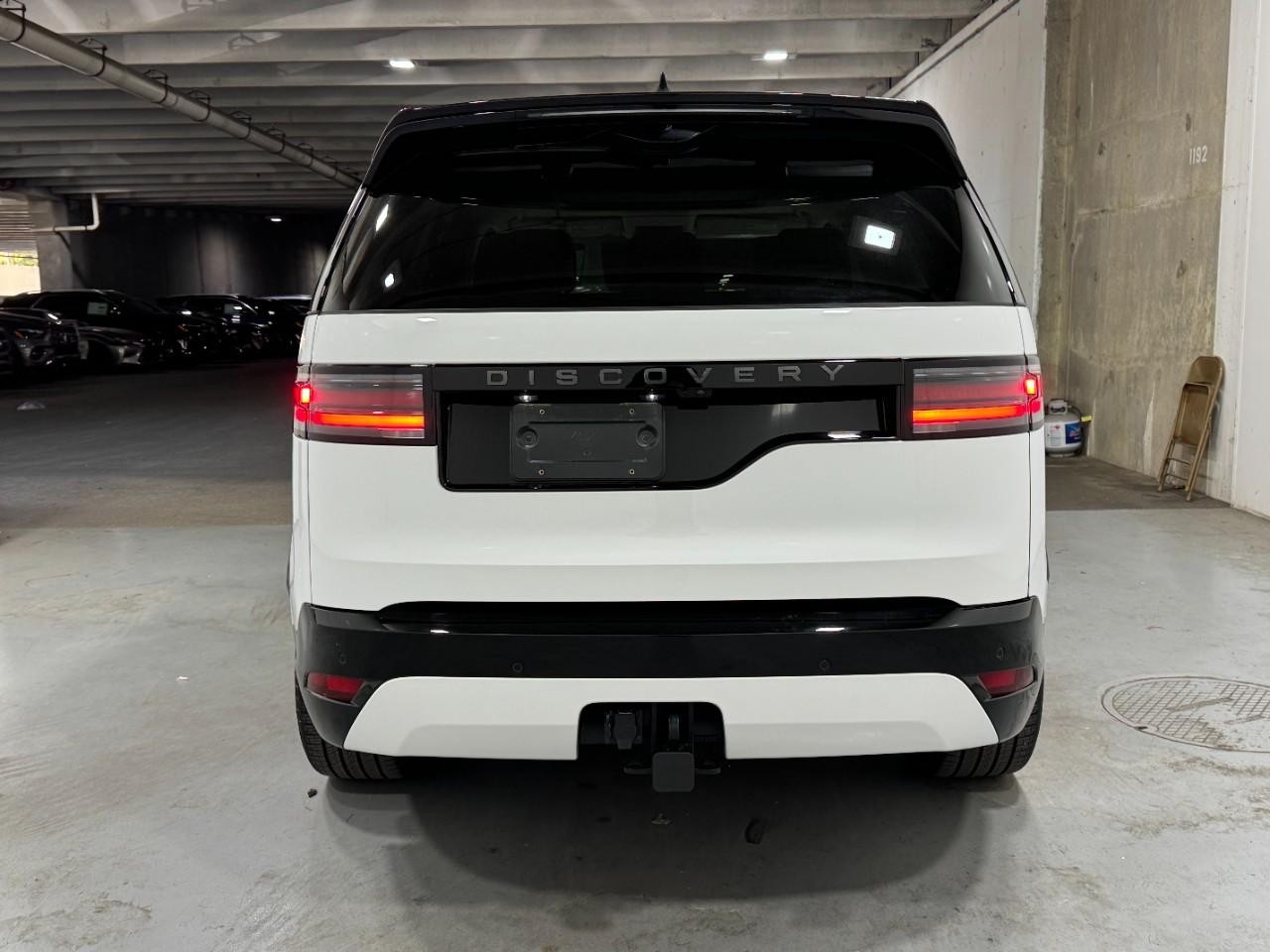 Land Rover Discovery Vehicle Full-screen Gallery Image 9