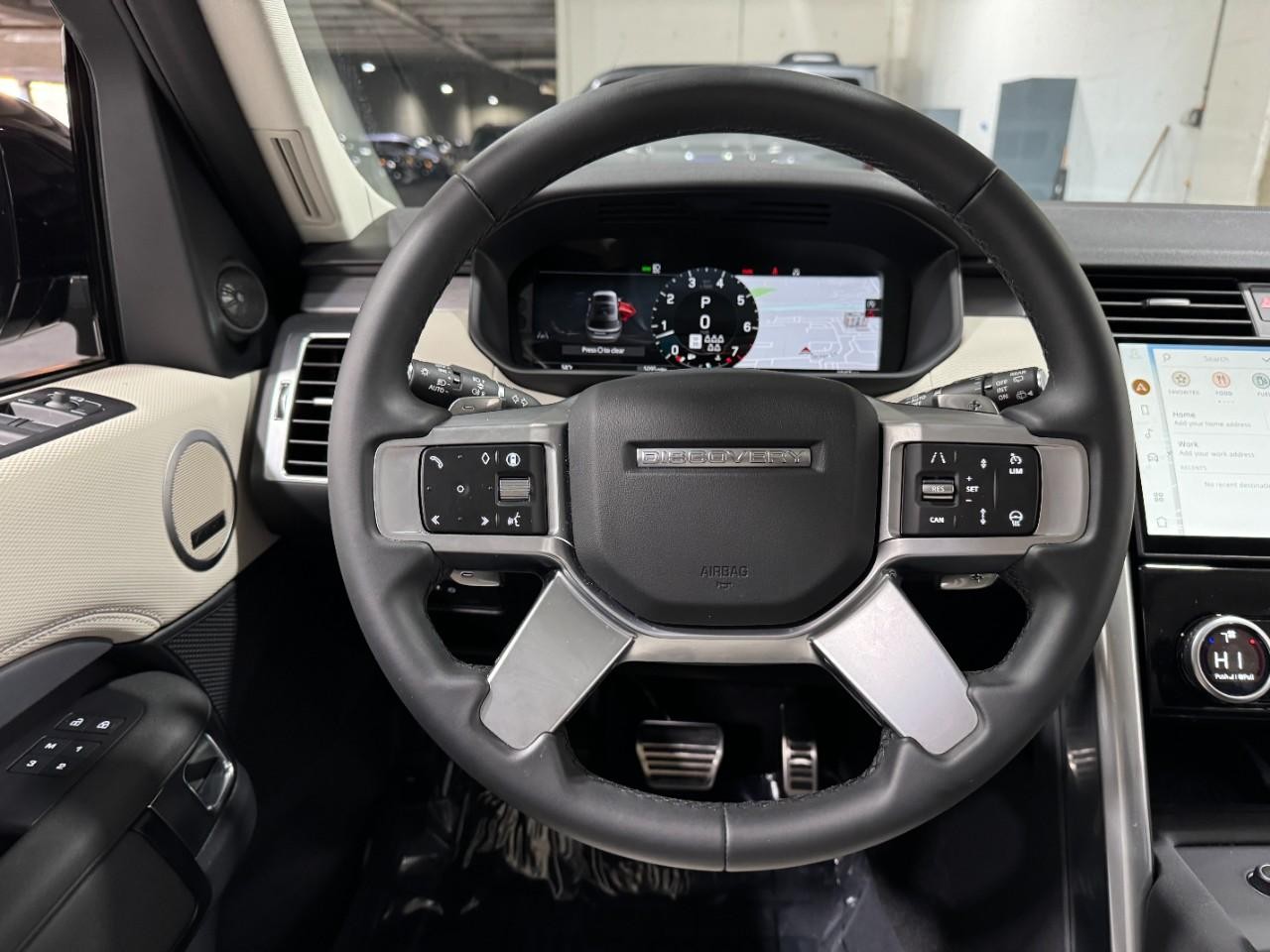 Land Rover Discovery Vehicle Full-screen Gallery Image 14