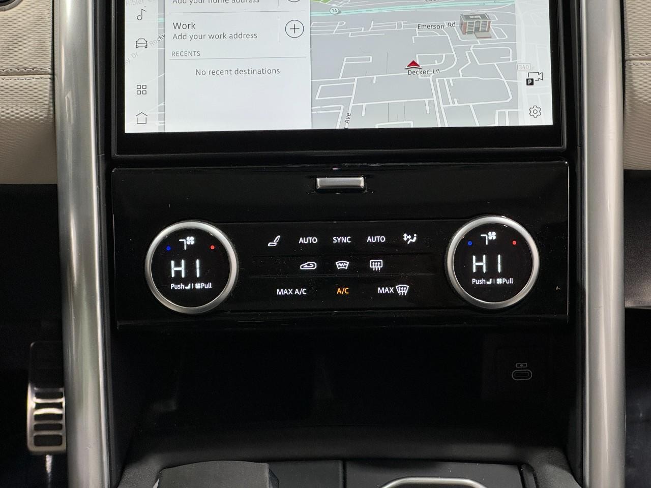 Land Rover Discovery Vehicle Full-screen Gallery Image 16