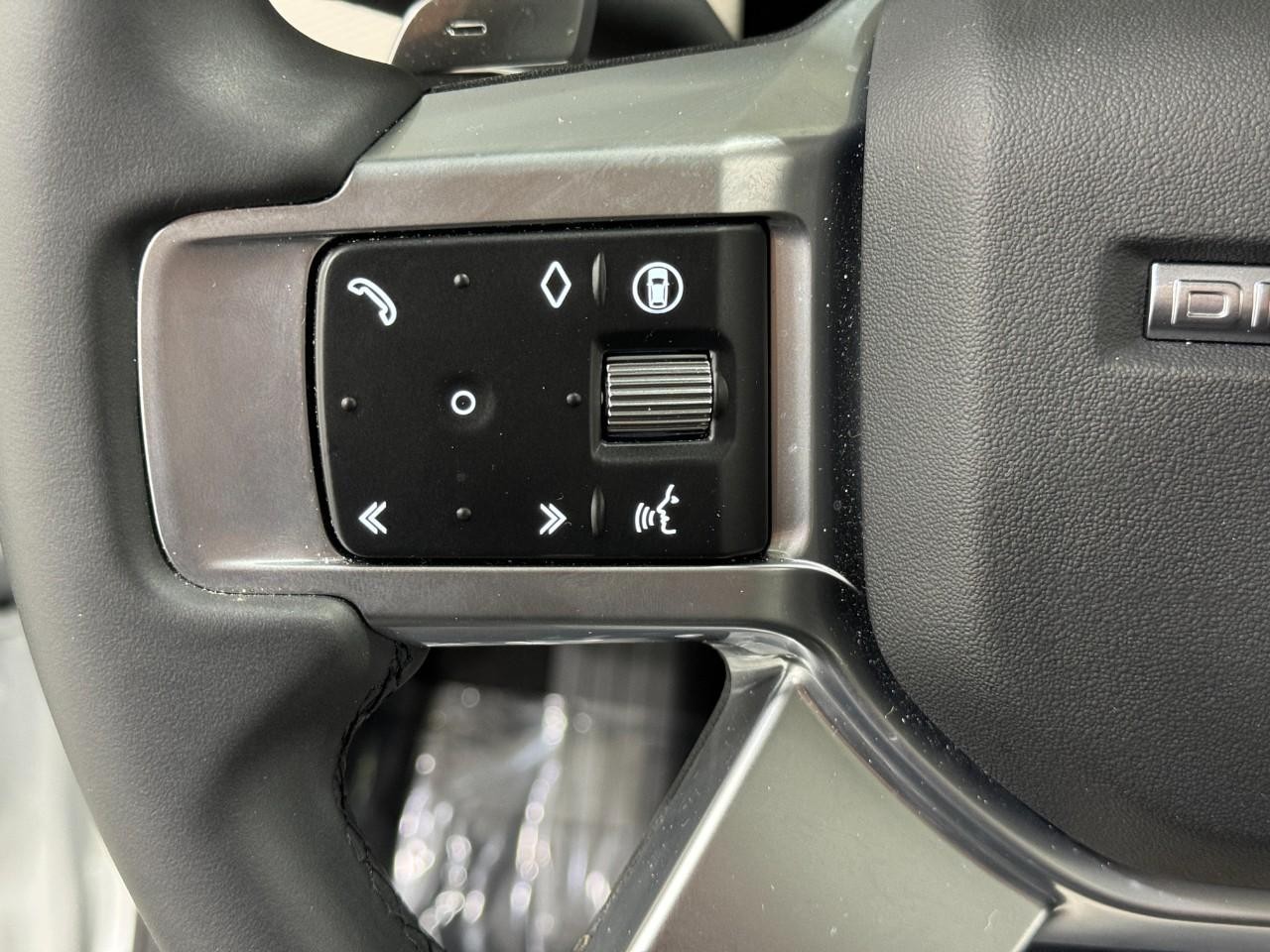 Land Rover Discovery Vehicle Full-screen Gallery Image 32