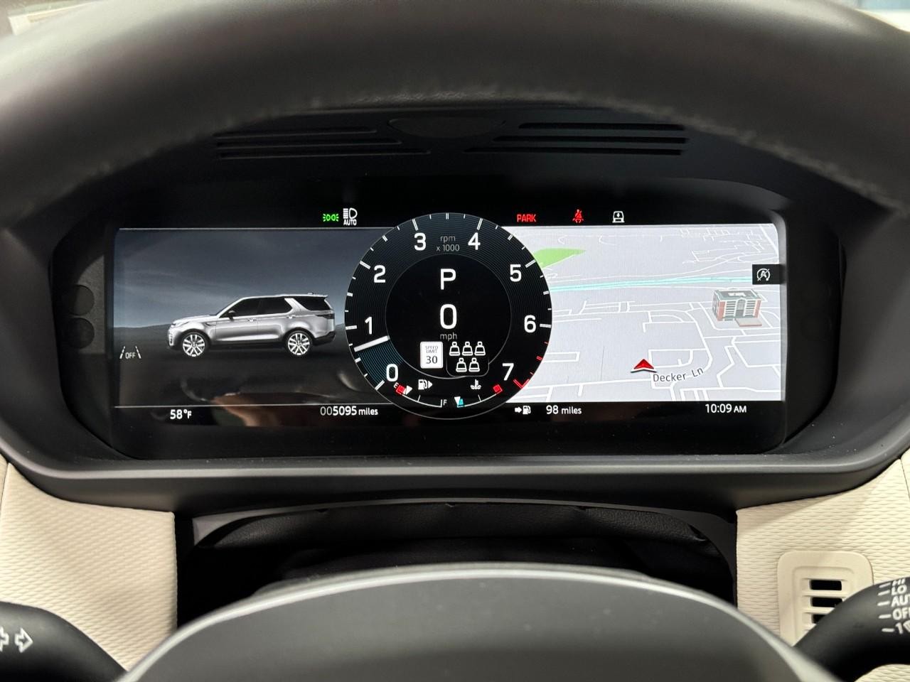 Land Rover Discovery Vehicle Full-screen Gallery Image 34