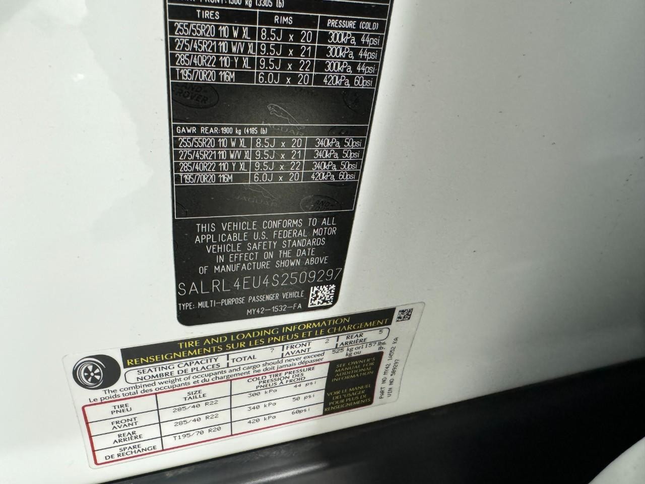 Land Rover Discovery Vehicle Full-screen Gallery Image 36