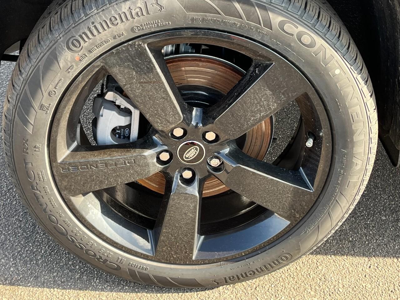 Land Rover Defender Vehicle Full-screen Gallery Image 5