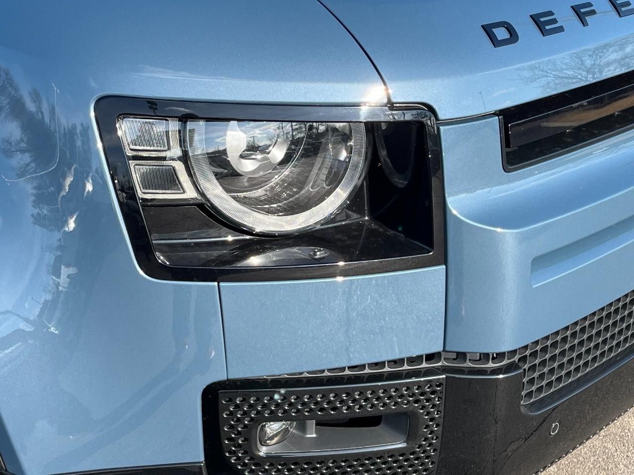 Land Rover Defender Vehicle Full-screen Gallery Image 8