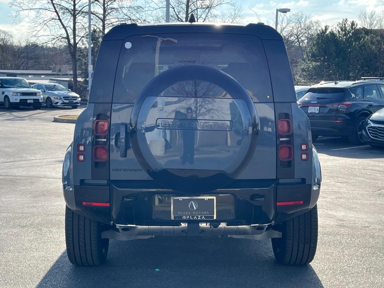 Land Rover Defender Vehicle Full-screen Gallery Image 10