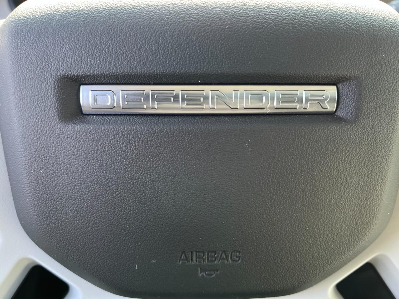 Land Rover Defender Vehicle Full-screen Gallery Image 21