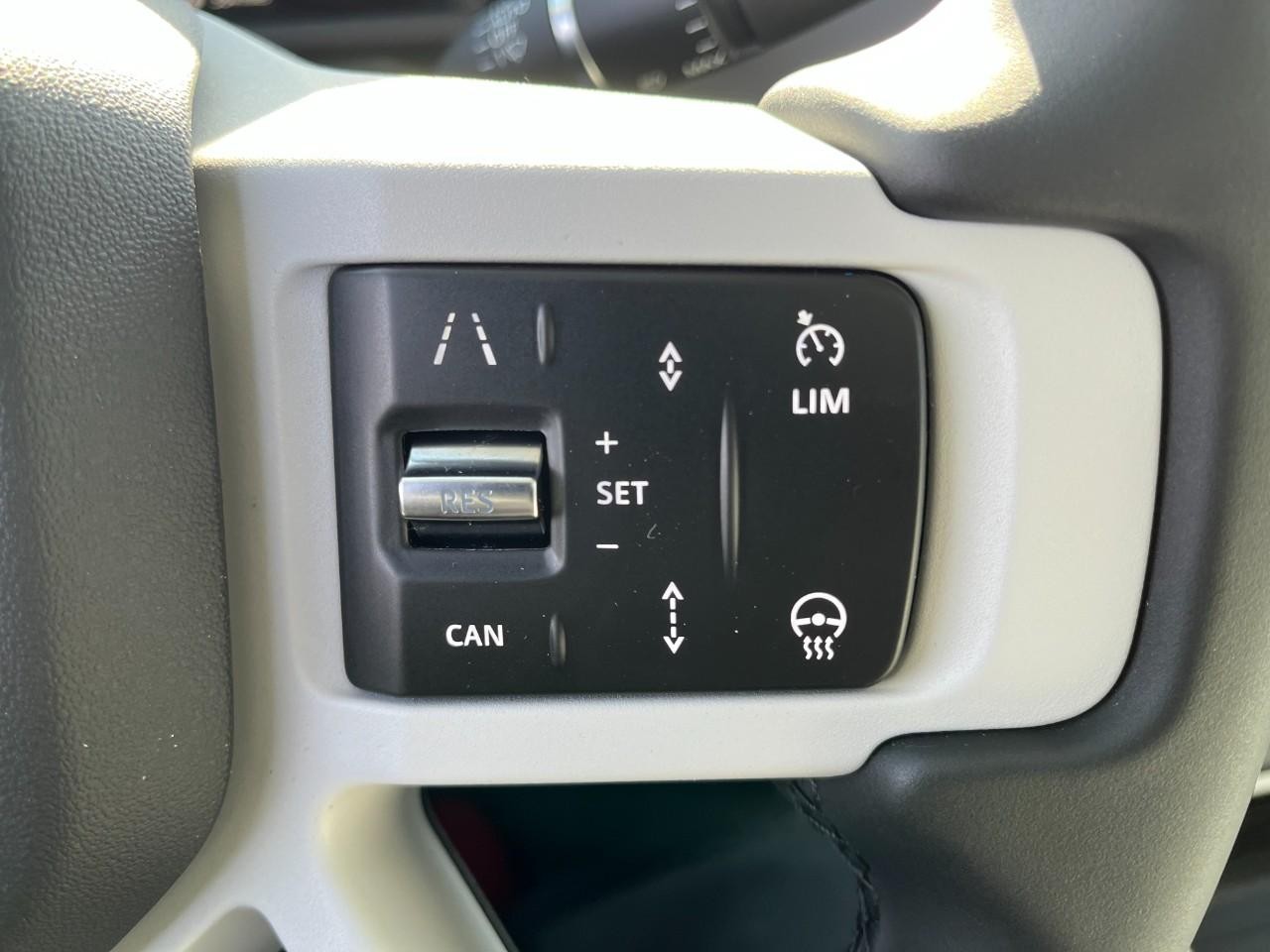 Land Rover Defender Vehicle Full-screen Gallery Image 22