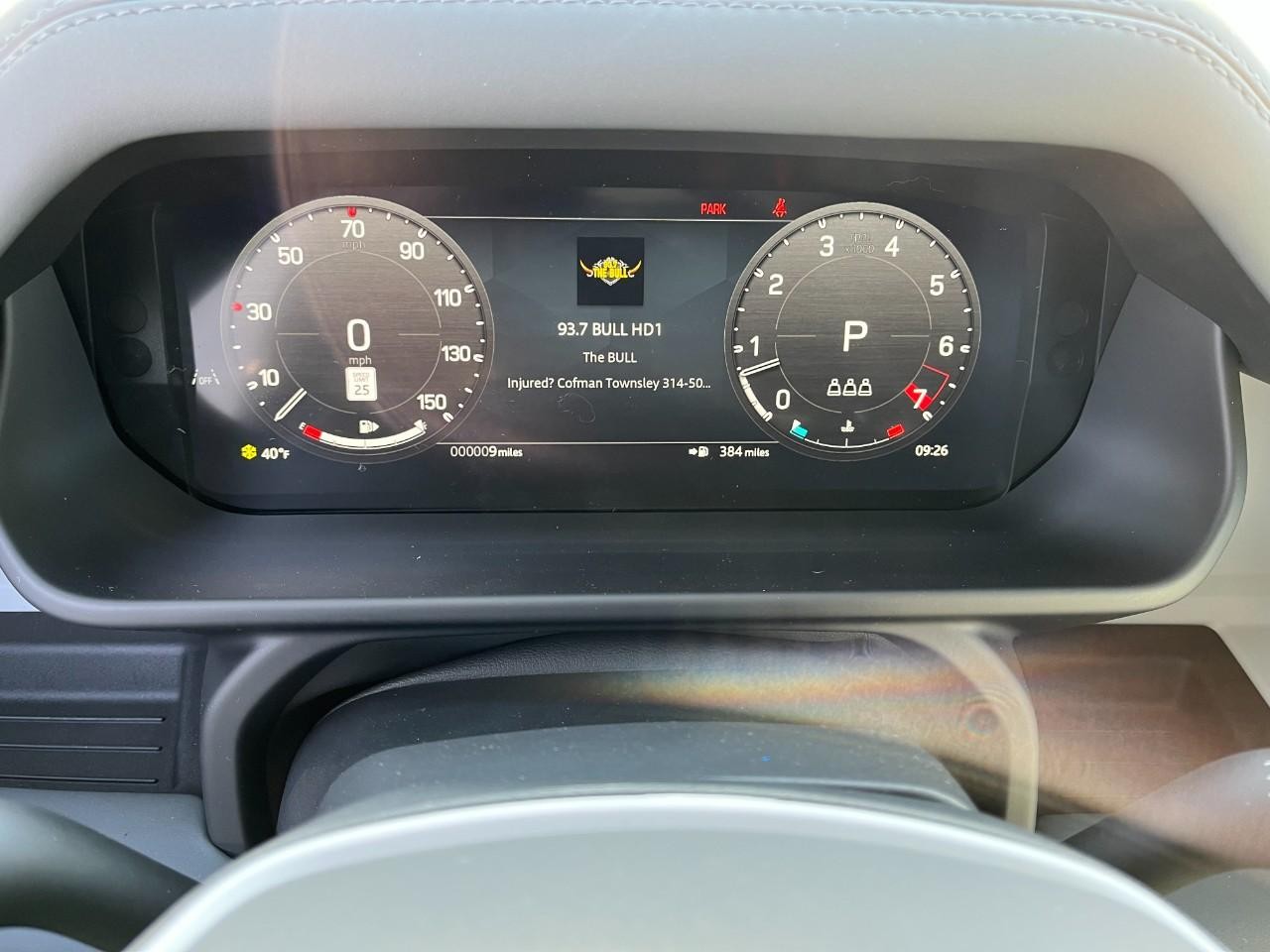 Land Rover Defender Vehicle Full-screen Gallery Image 23