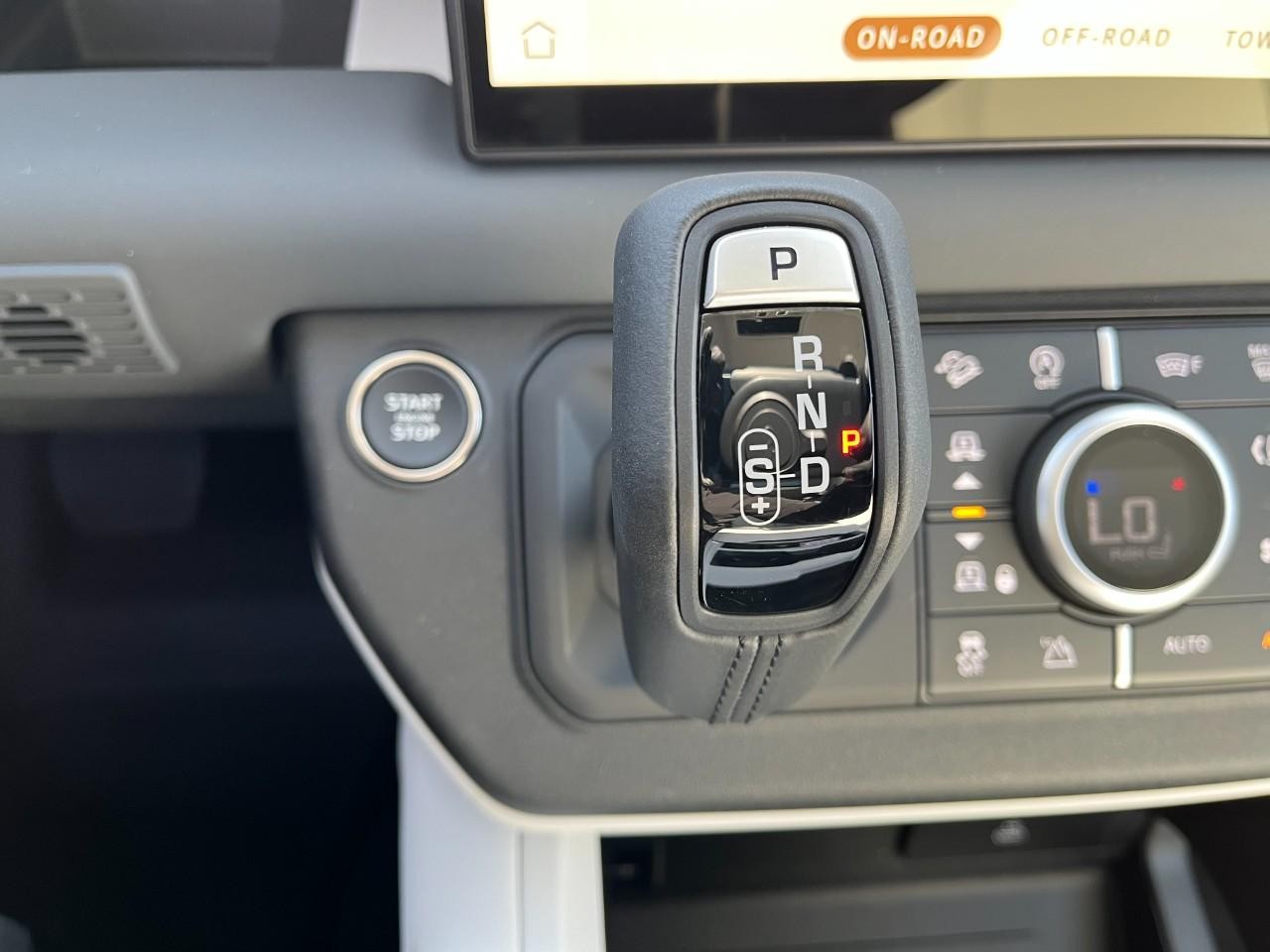 Land Rover Defender Vehicle Full-screen Gallery Image 27