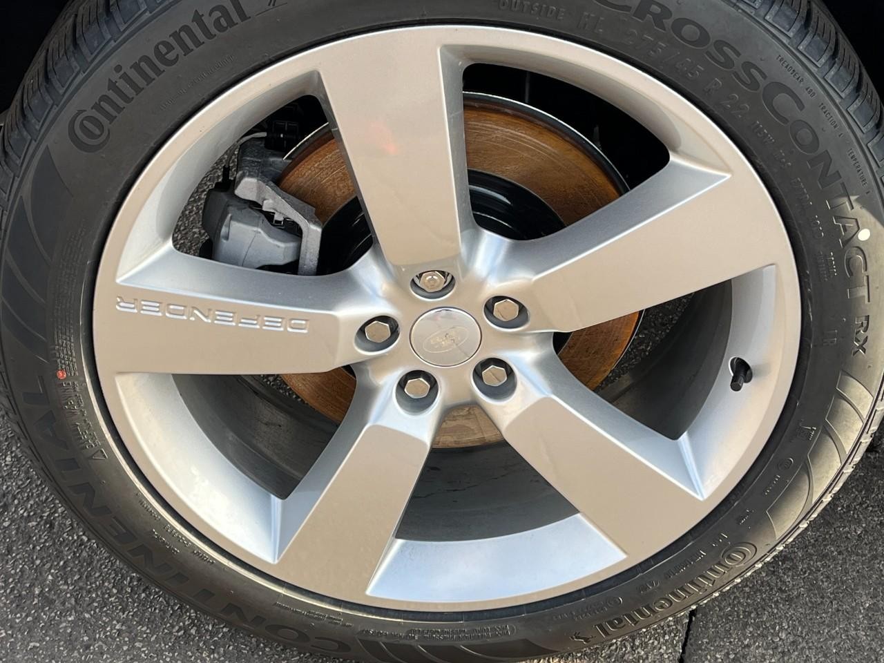 Land Rover Defender Vehicle Full-screen Gallery Image 5