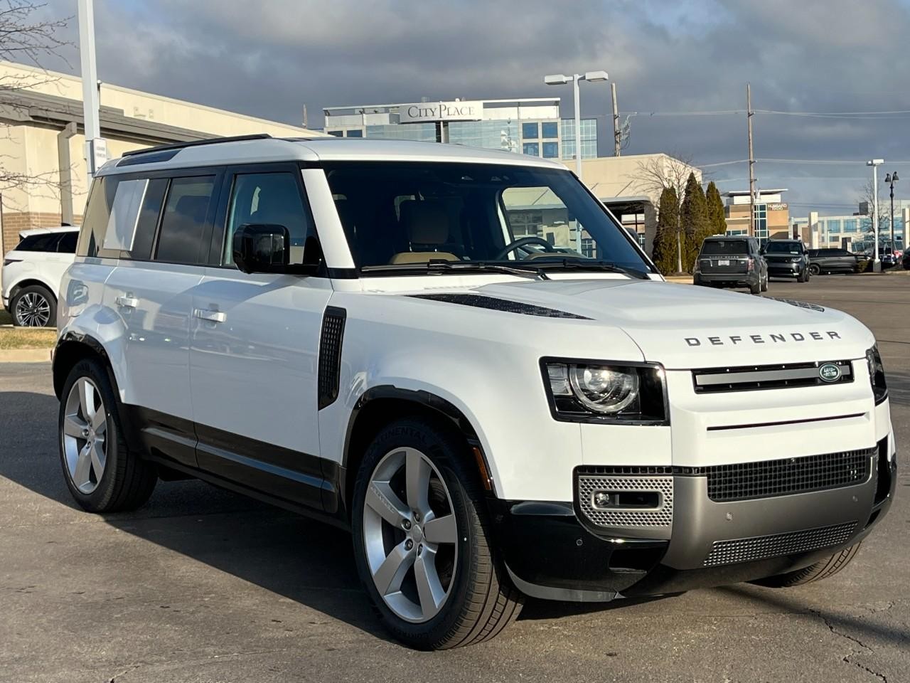 Land Rover Defender Vehicle Full-screen Gallery Image 6