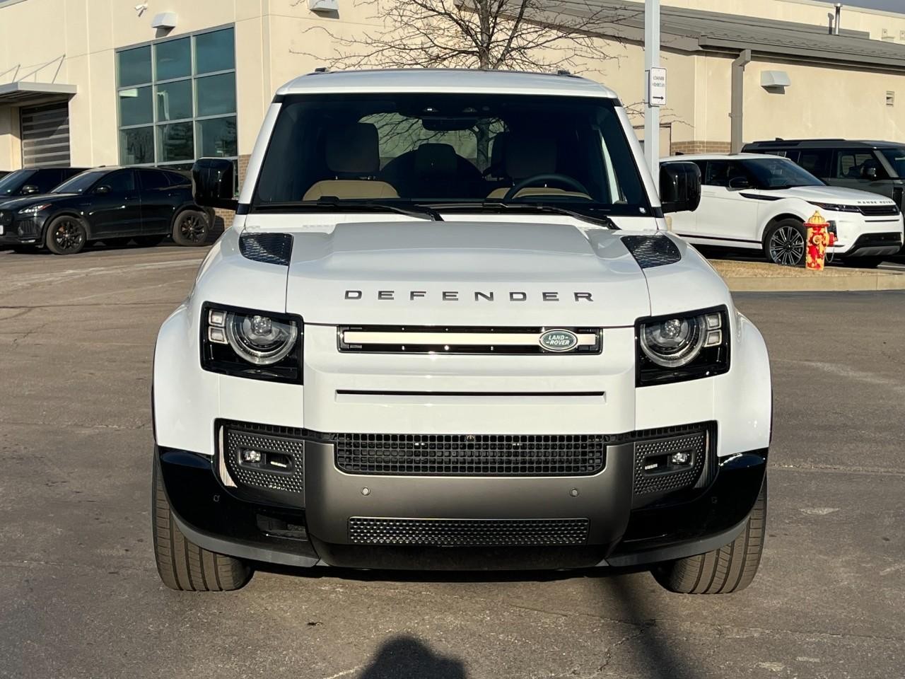 Land Rover Defender Vehicle Full-screen Gallery Image 7