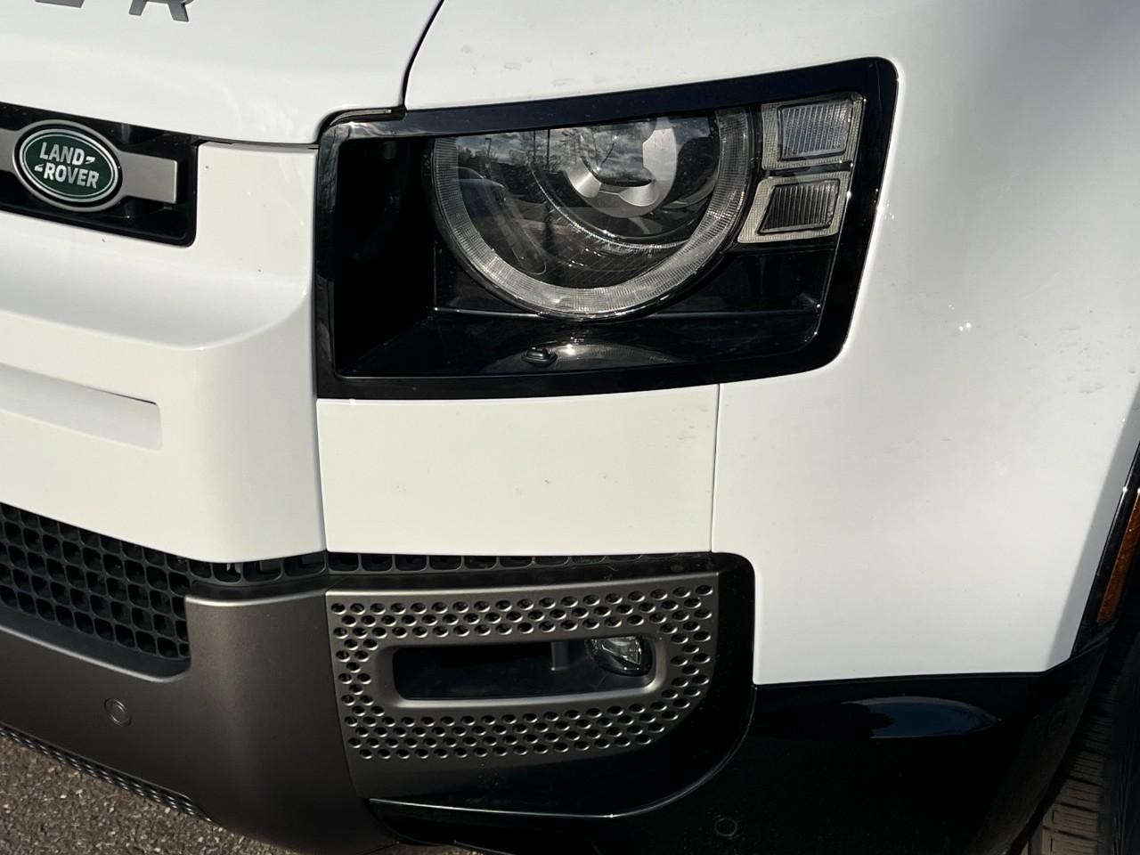 Land Rover Defender Vehicle Full-screen Gallery Image 9