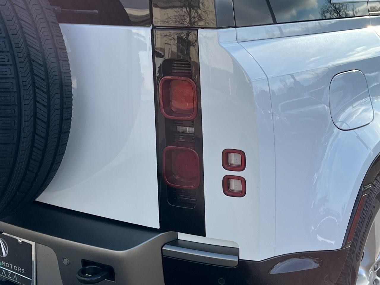 Land Rover Defender Vehicle Full-screen Gallery Image 12