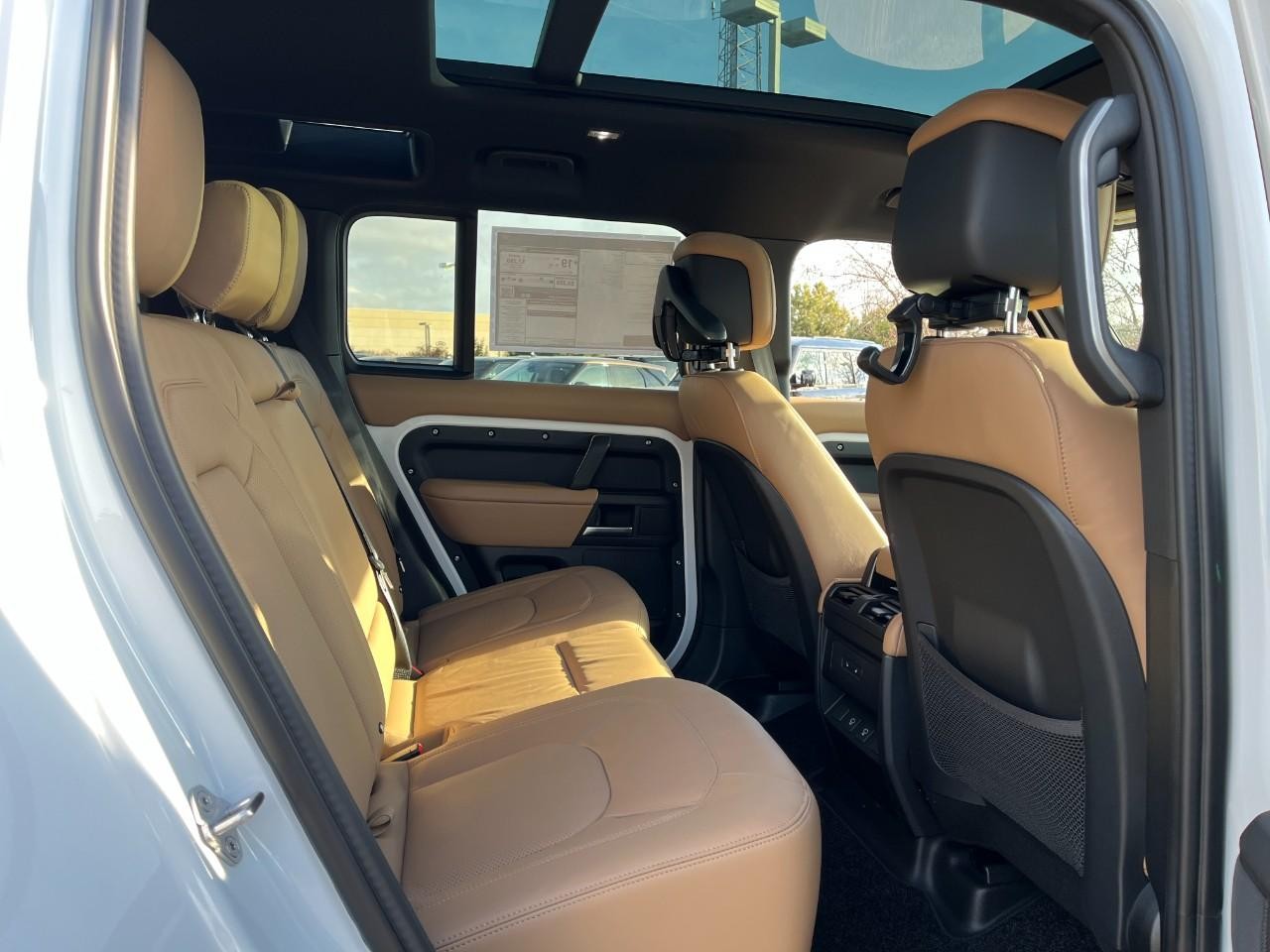 Land Rover Defender Vehicle Full-screen Gallery Image 13