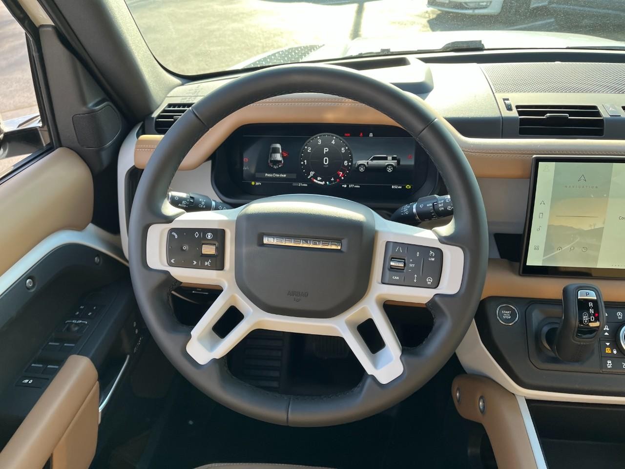 Land Rover Defender Vehicle Full-screen Gallery Image 15