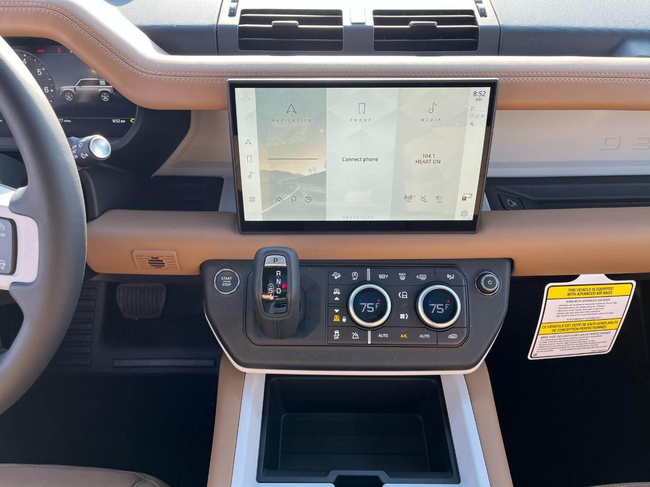 Land Rover Defender Vehicle Full-screen Gallery Image 16
