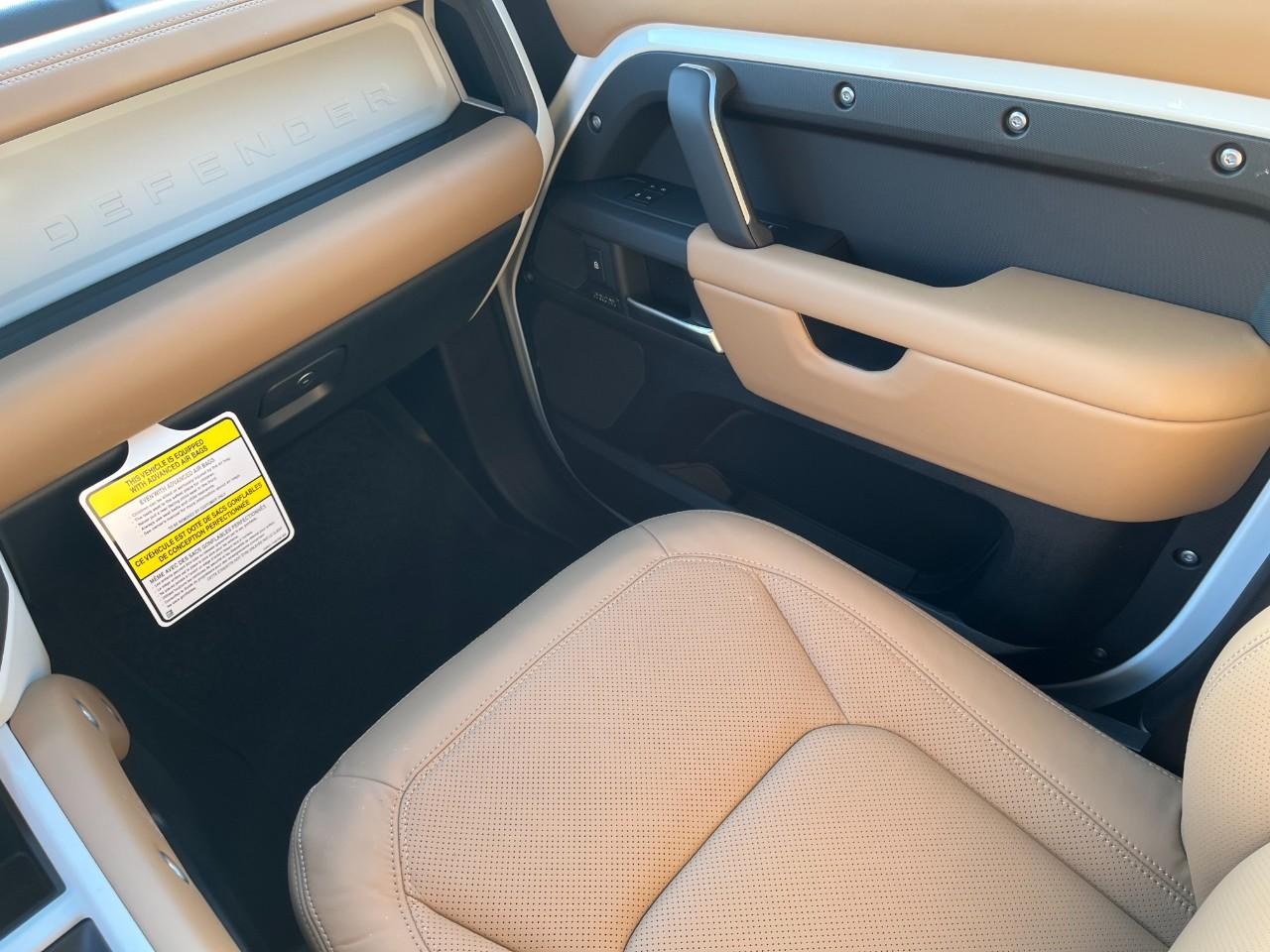 Land Rover Defender Vehicle Full-screen Gallery Image 19