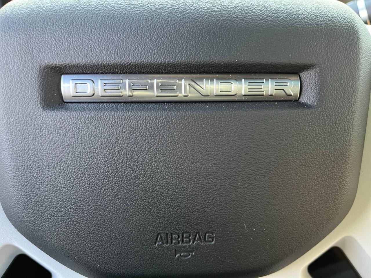 Land Rover Defender Vehicle Full-screen Gallery Image 21