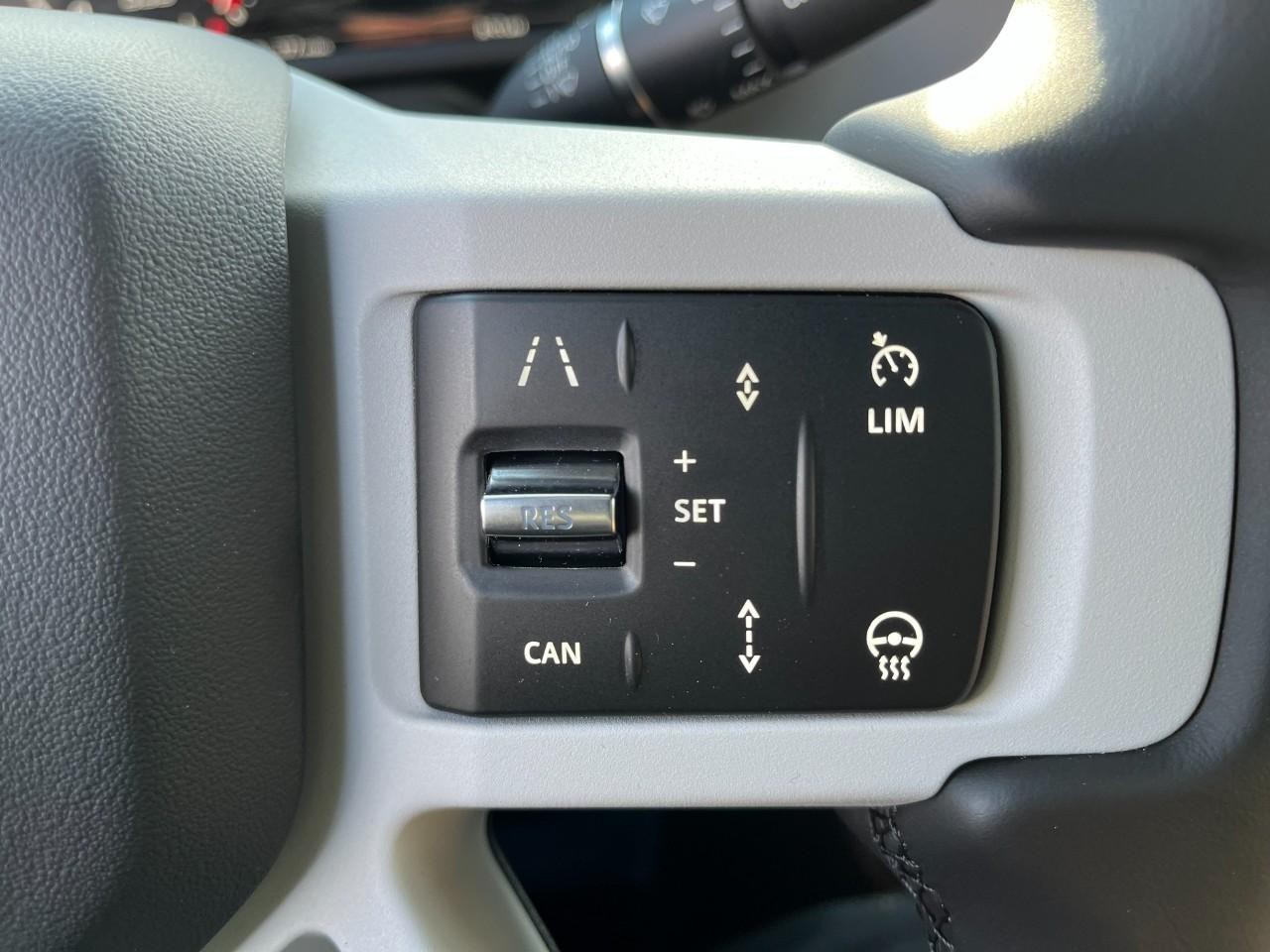 Land Rover Defender Vehicle Full-screen Gallery Image 22