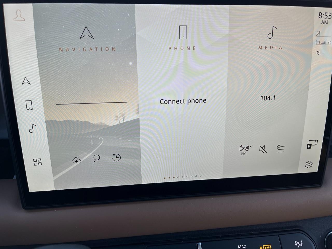 Land Rover Defender Vehicle Full-screen Gallery Image 24