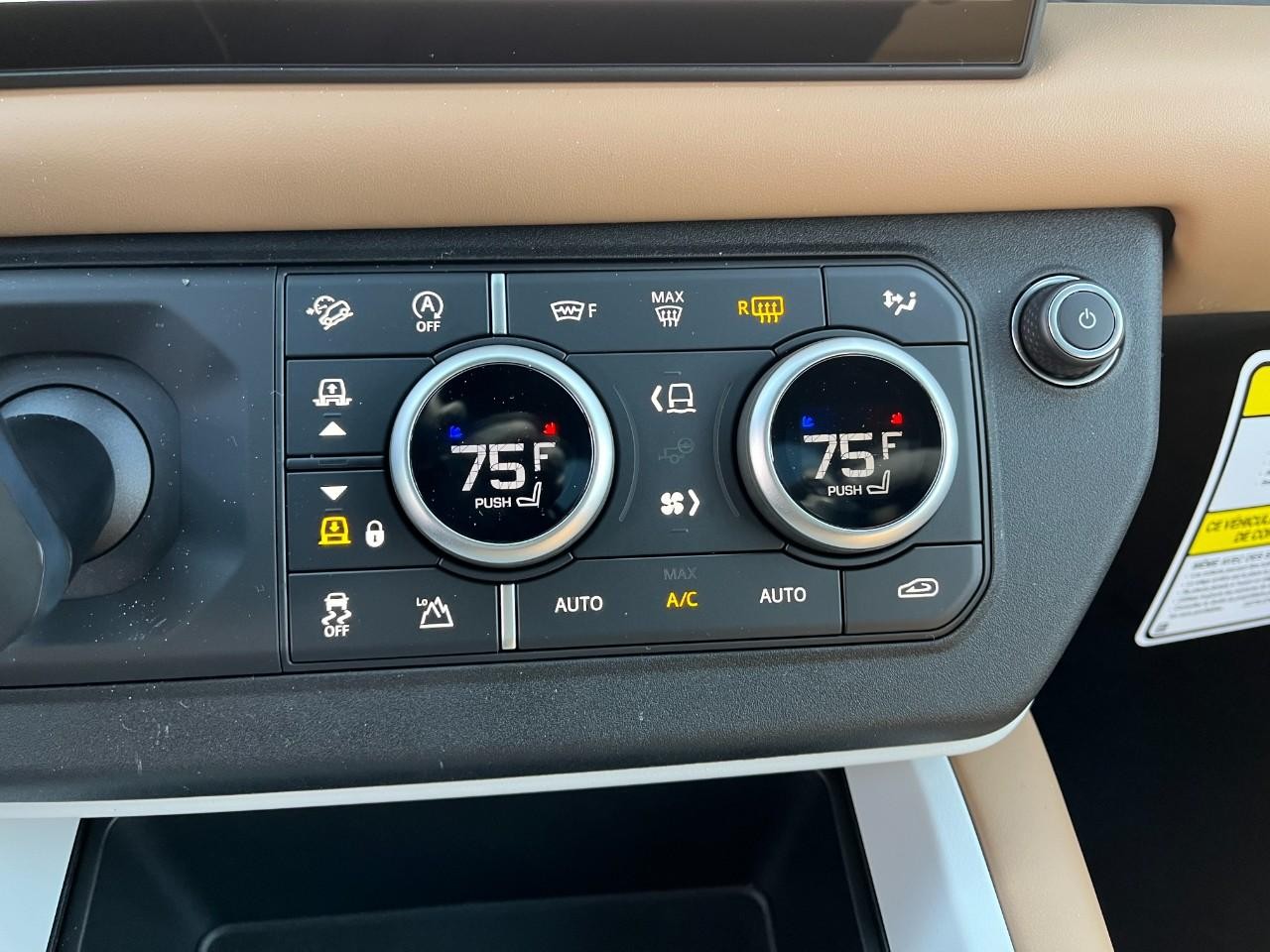 Land Rover Defender Vehicle Full-screen Gallery Image 26