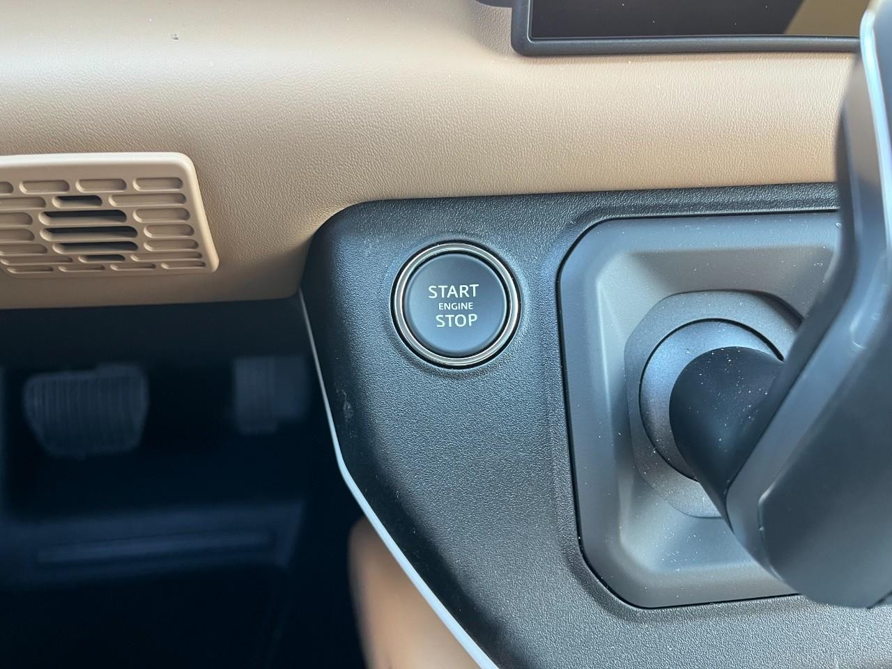 Land Rover Defender Vehicle Full-screen Gallery Image 28