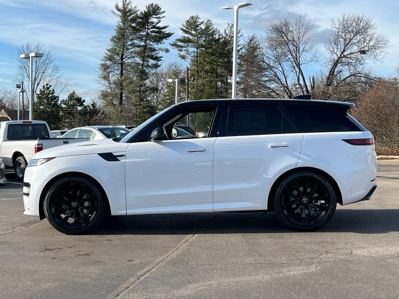 Land Rover Range Rover Sport Vehicle Full-screen Gallery Image 2