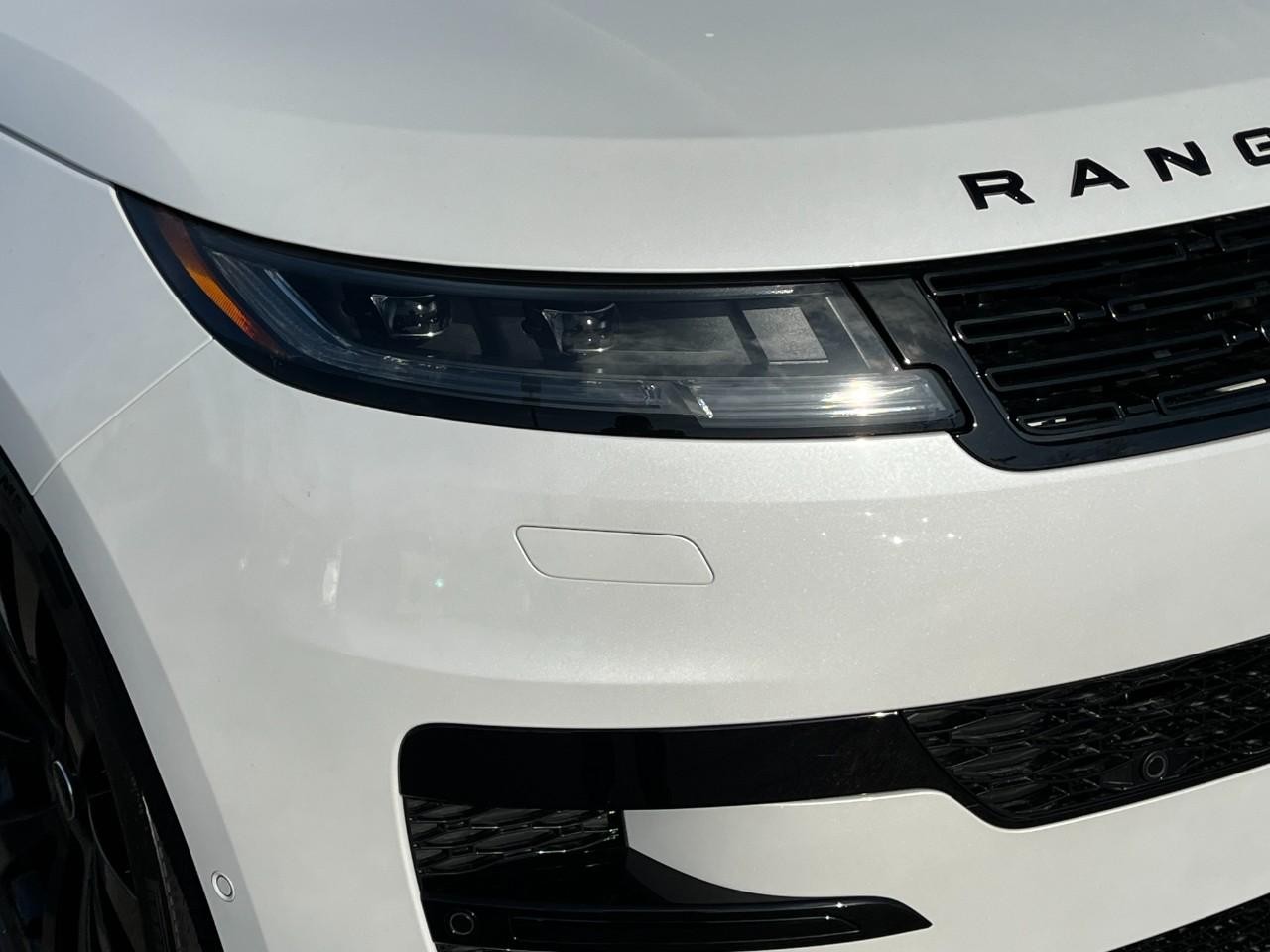 Land Rover Range Rover Sport Vehicle Full-screen Gallery Image 8