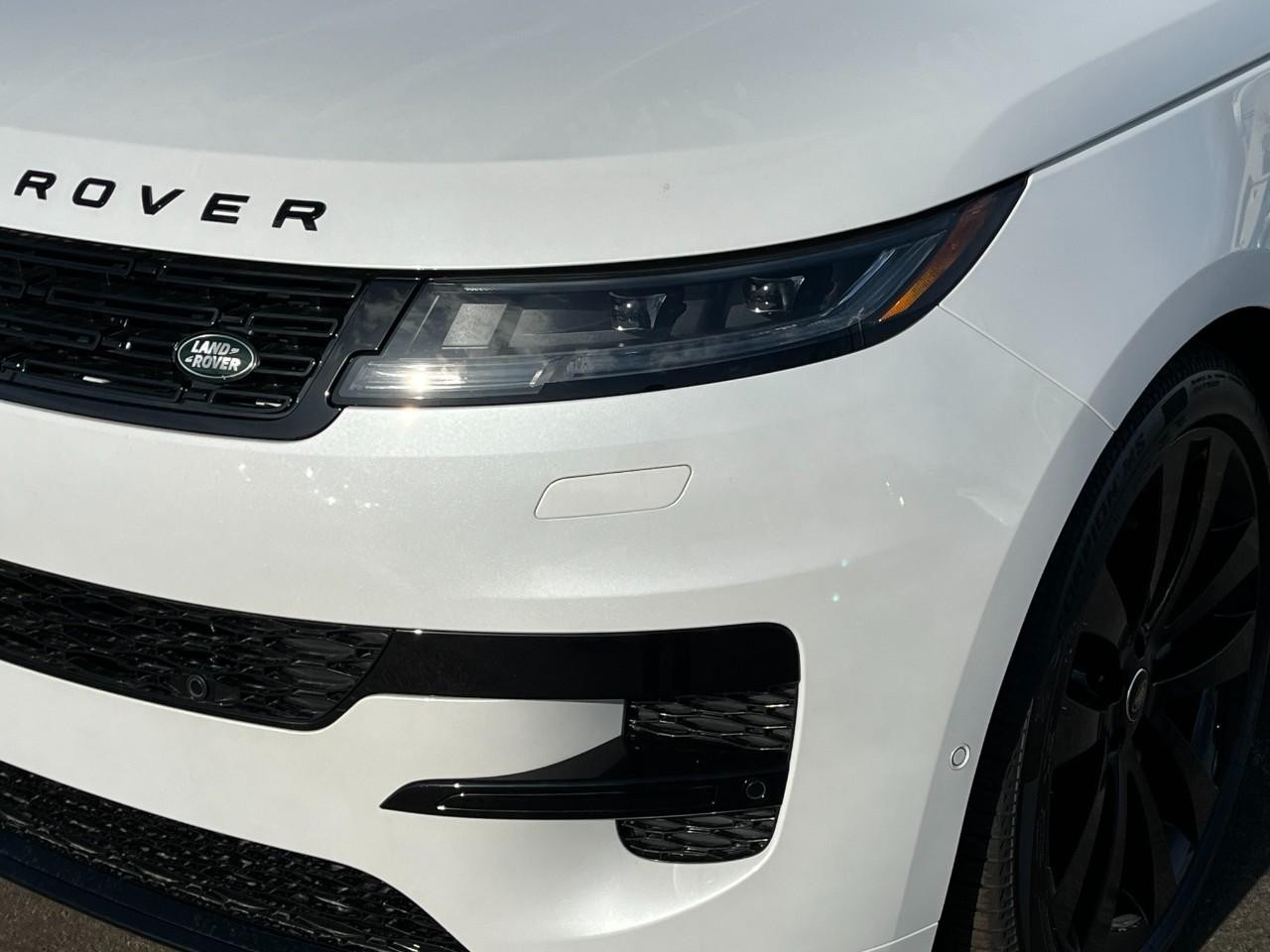 Land Rover Range Rover Sport Vehicle Full-screen Gallery Image 9