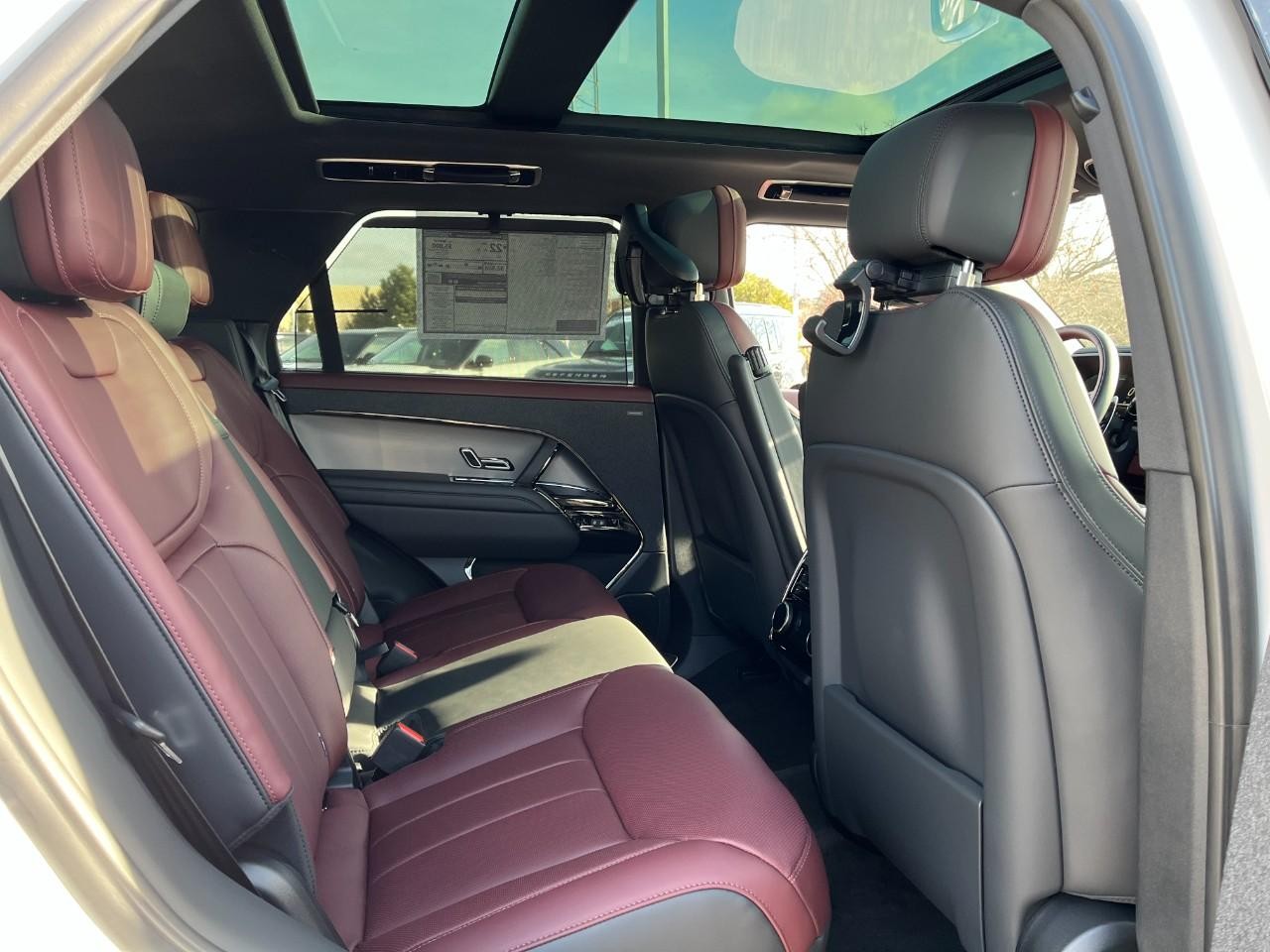 Land Rover Range Rover Sport Vehicle Full-screen Gallery Image 13