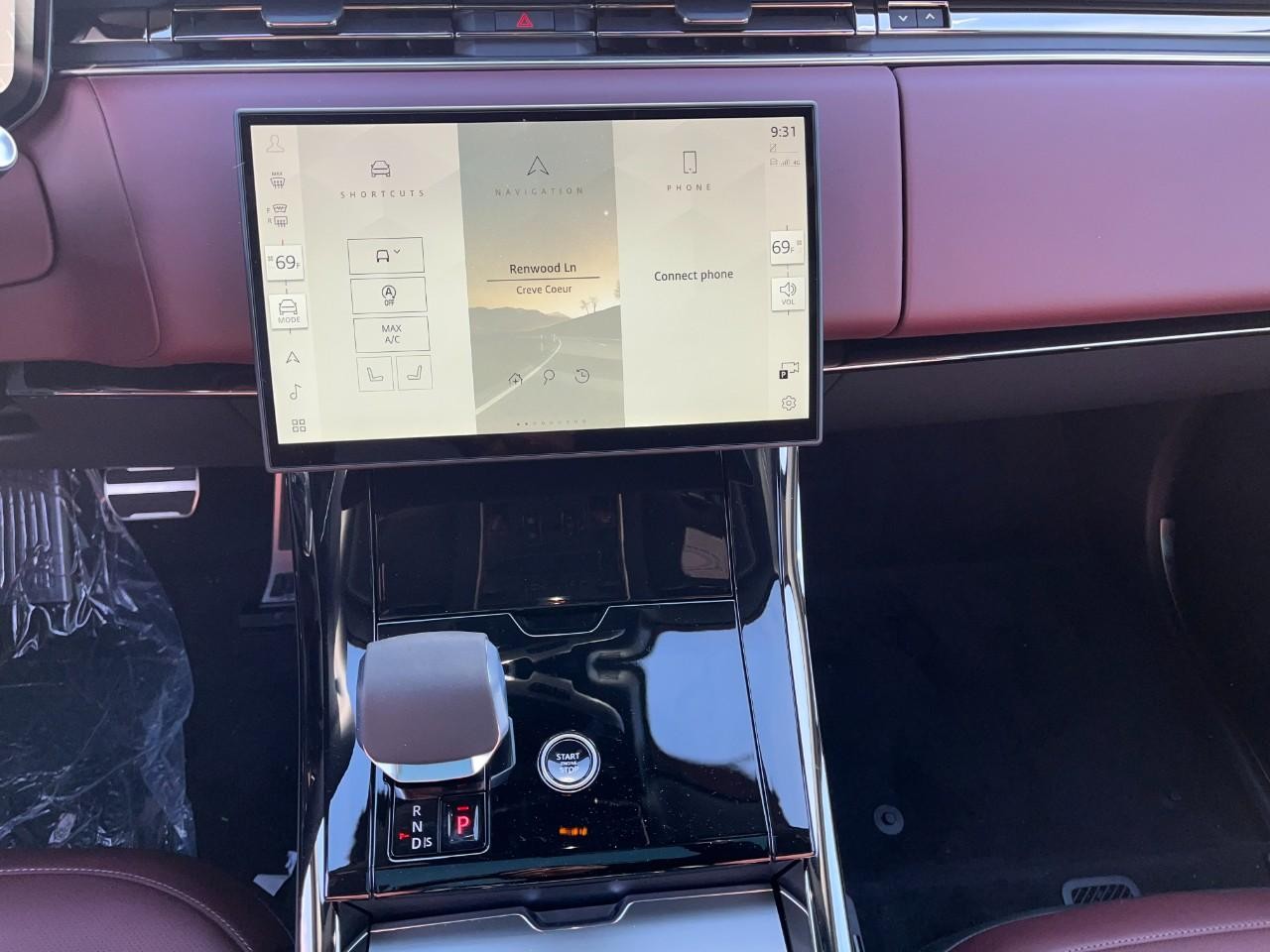 Land Rover Range Rover Sport Vehicle Full-screen Gallery Image 16