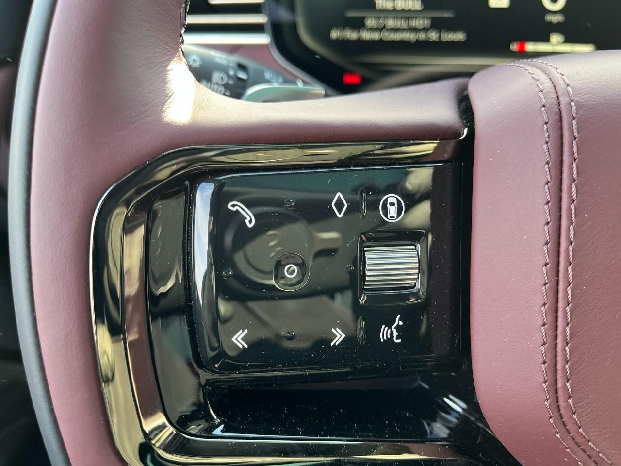 Land Rover Range Rover Sport Vehicle Full-screen Gallery Image 20