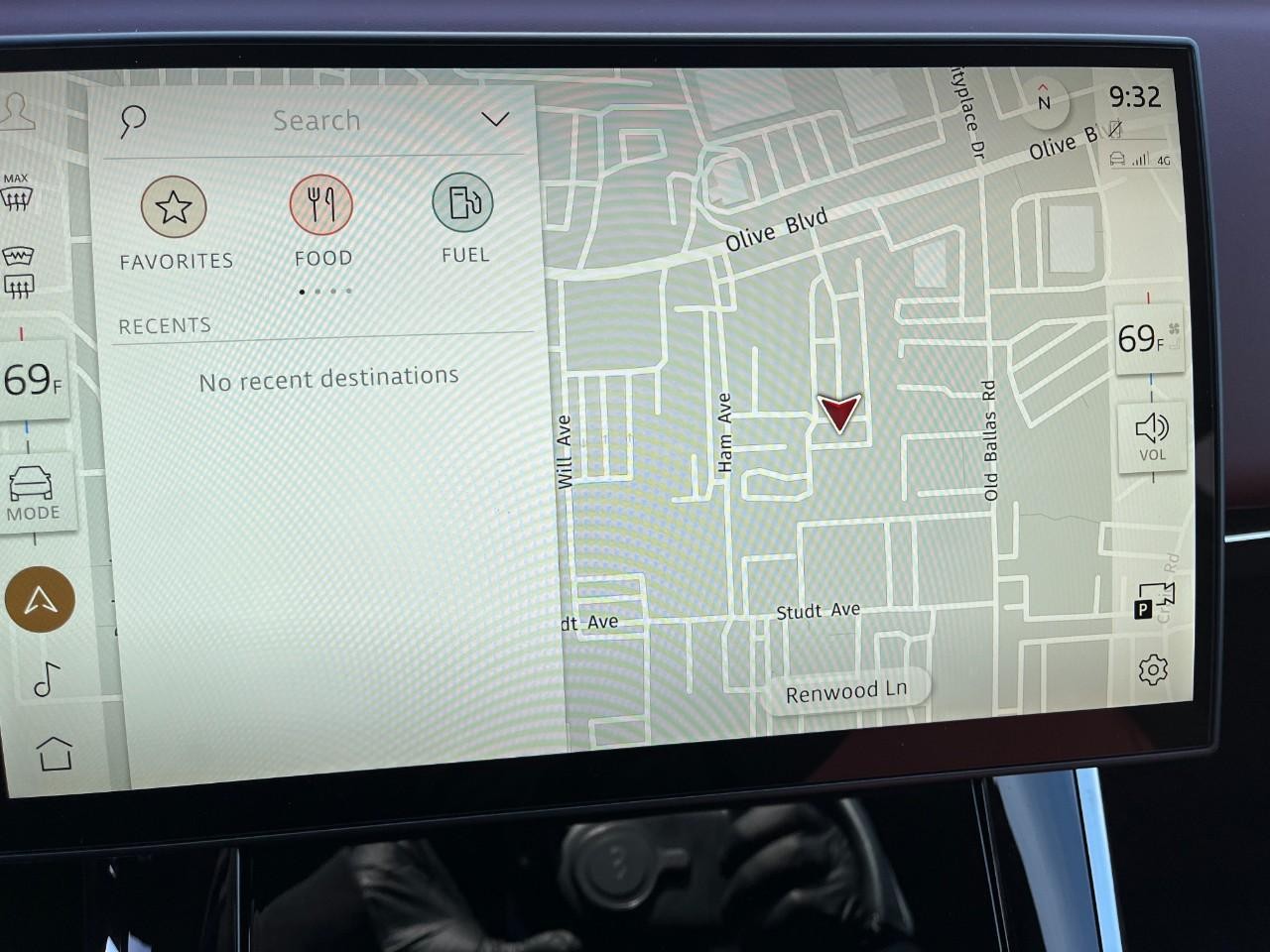 Land Rover Range Rover Sport Vehicle Full-screen Gallery Image 24