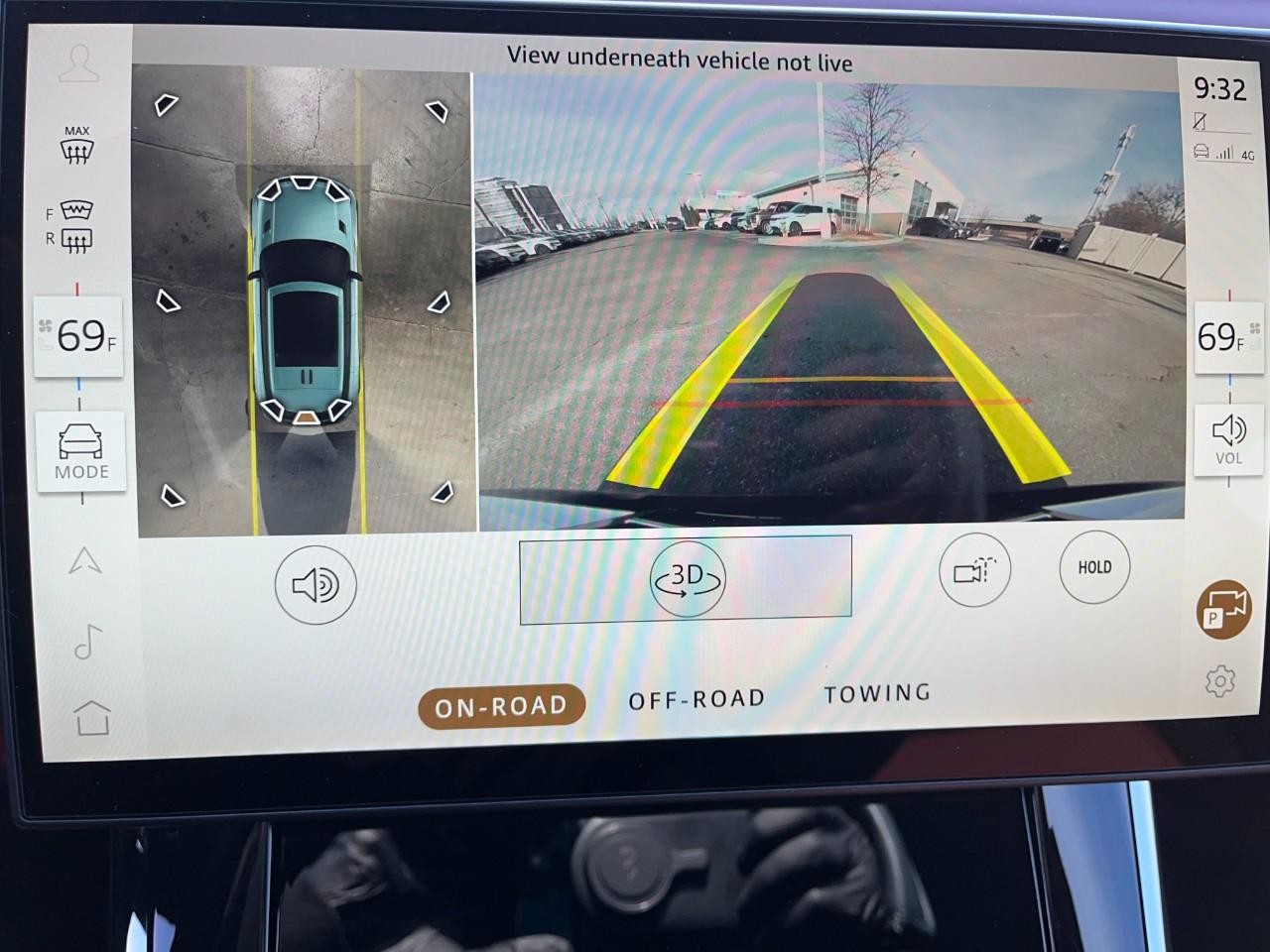 Land Rover Range Rover Sport Vehicle Full-screen Gallery Image 25