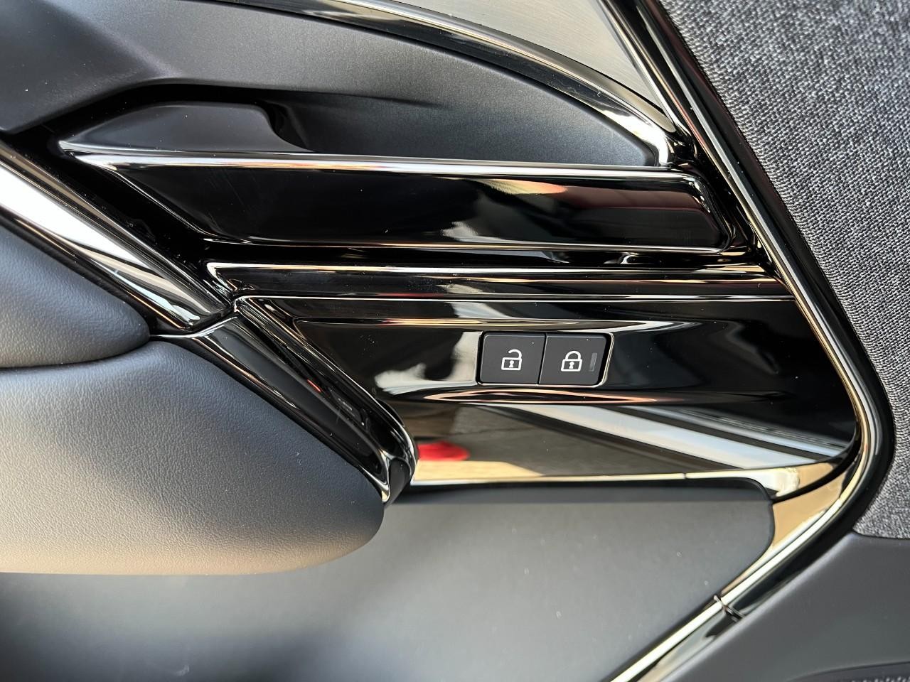 Land Rover Range Rover Sport Vehicle Full-screen Gallery Image 29