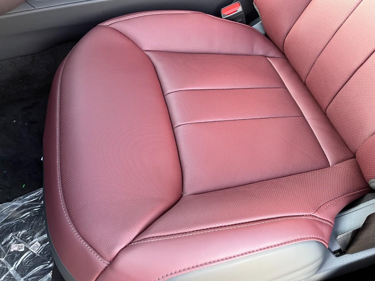 Land Rover Range Rover Sport Vehicle Full-screen Gallery Image 31