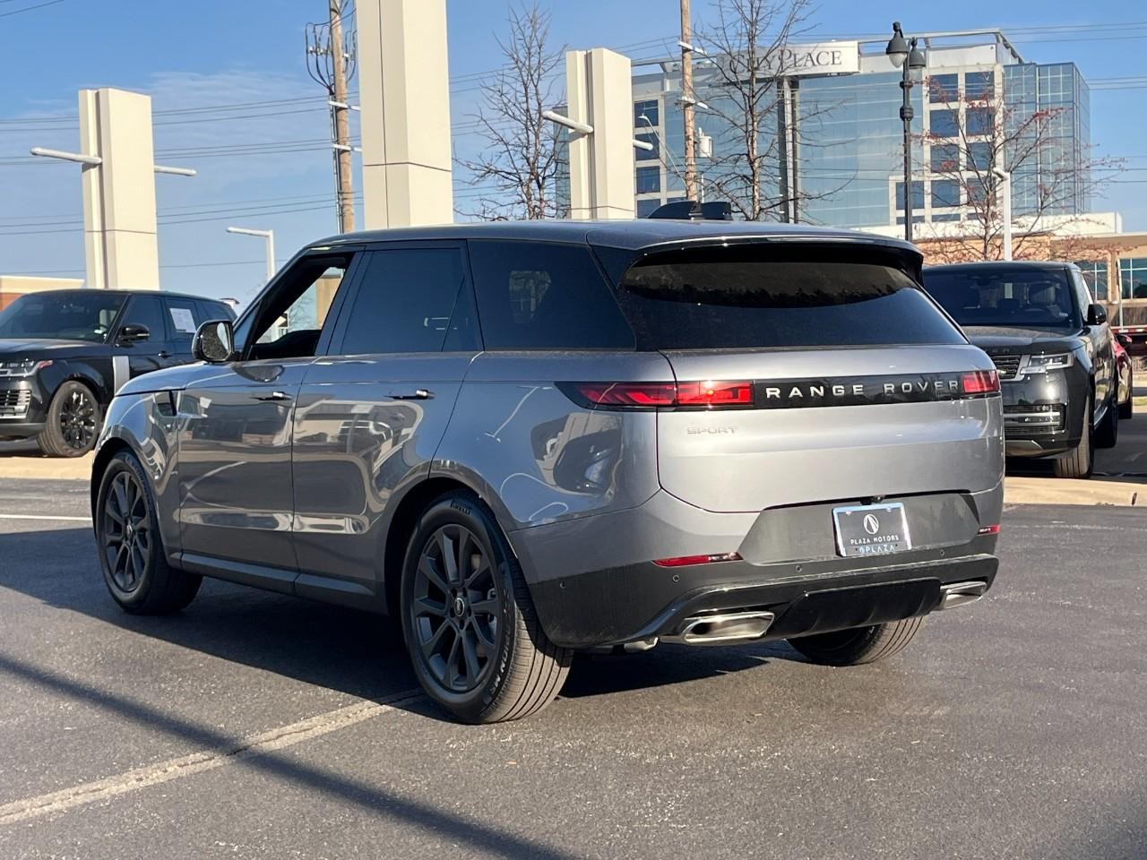 Land Rover Range Rover Sport Vehicle Full-screen Gallery Image 3